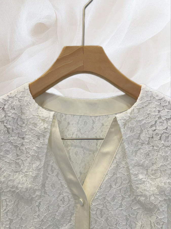 Feminine flared sleeves lace top (Ivory)