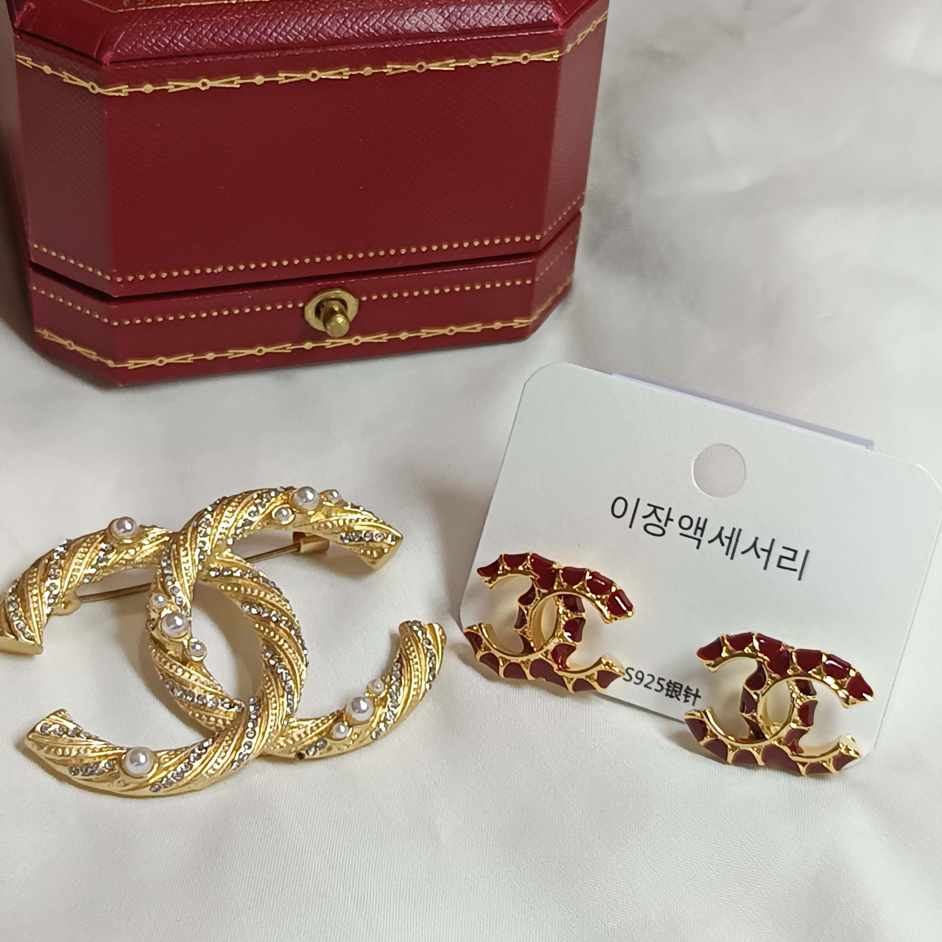 🎉年末虧本清倉‼️小香風胸花耳釘2件套