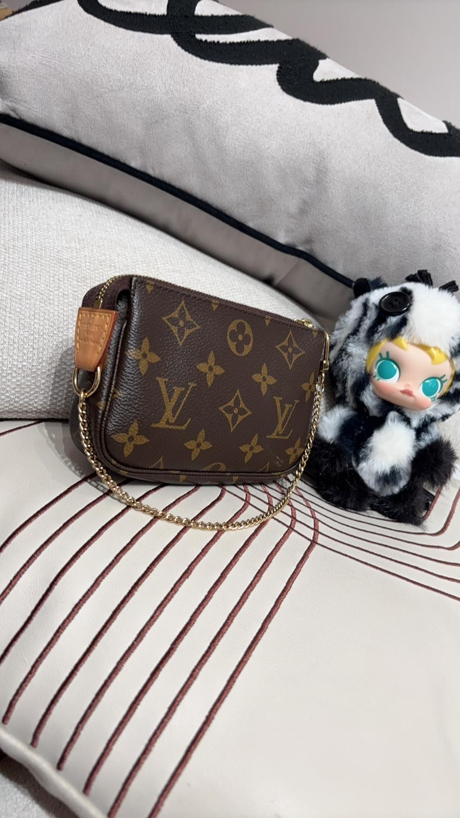 Lv mini pochette Monogram ,100%Authentic,95%New ✅Dust bag