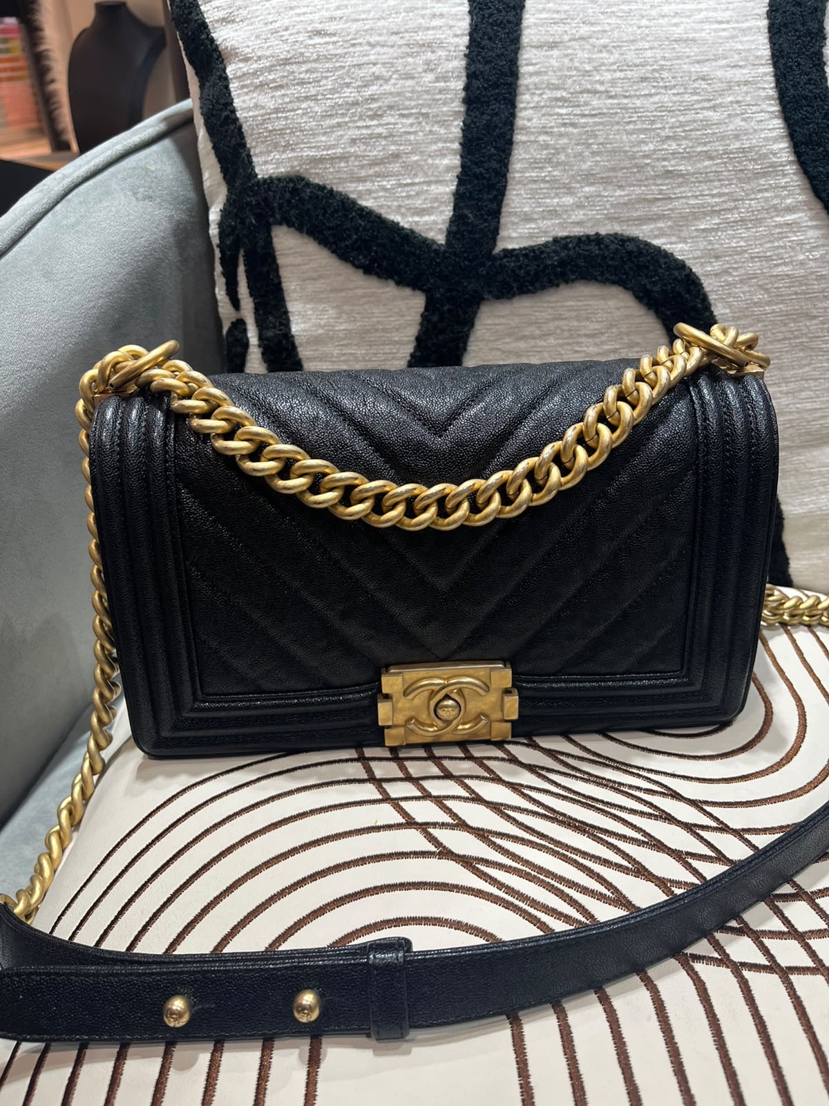 Chanel boy medium 黑色魚子醬牛皮 100%Authentic,90%New ✅貼✅塵袋