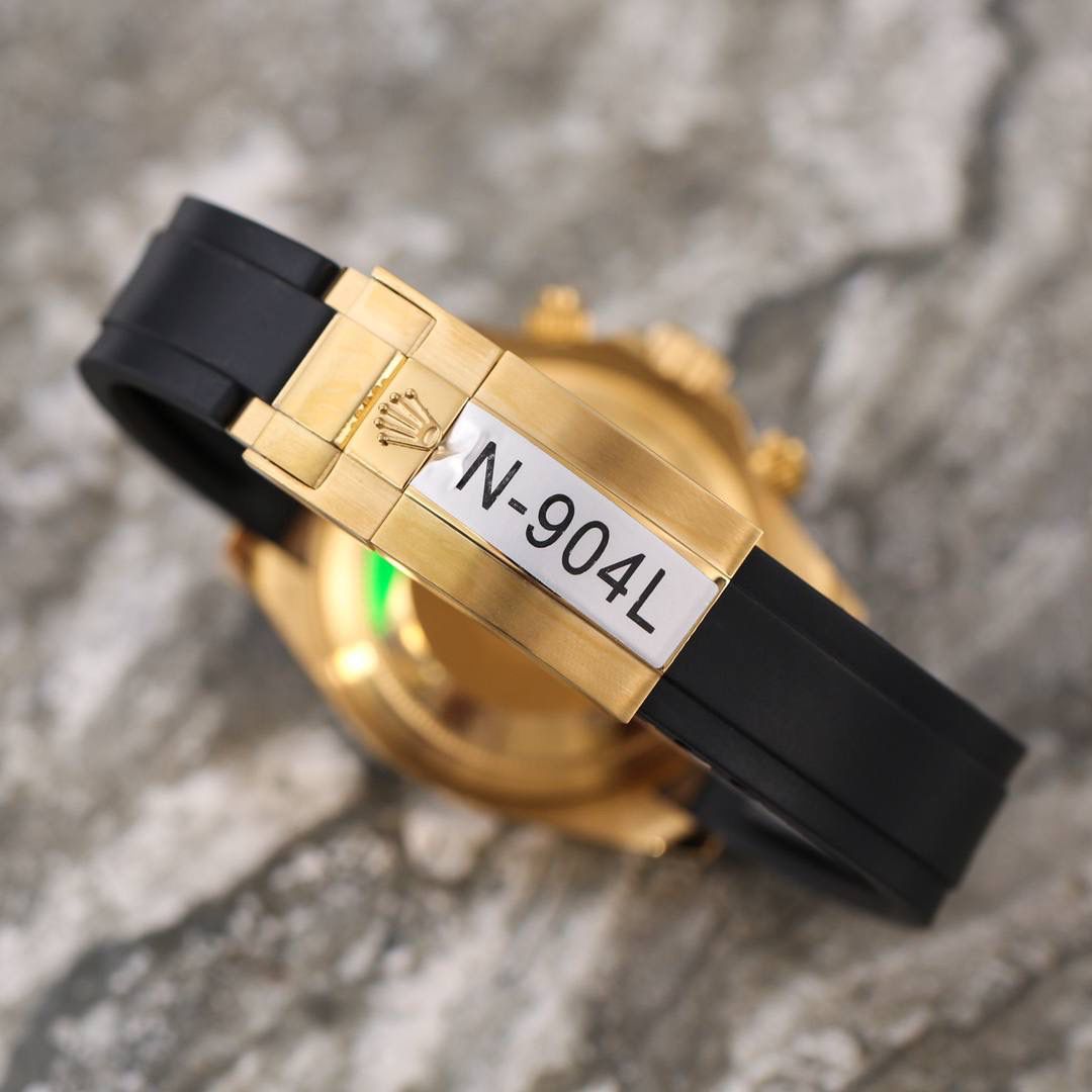 此款采用进口机械走时精准. 与原装一样小秒盘 完美复刻原装表盘 外观 40mm 外壳采用904L精钢 原装磨具完美复刻开发 包装采用原装，杜绝劣质产品🔥