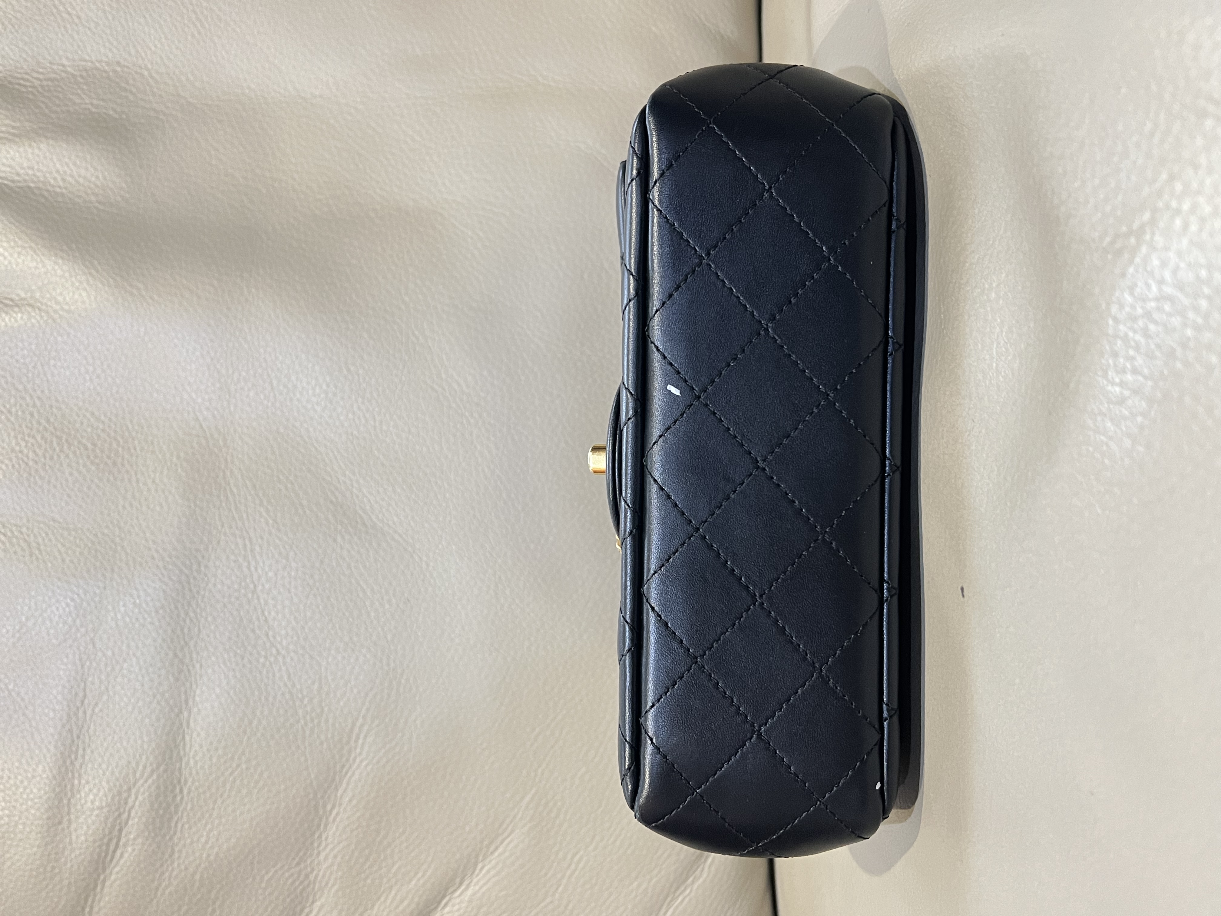 Pre-Owned CHANEL Small Flap Bag / Product Code: 26040521