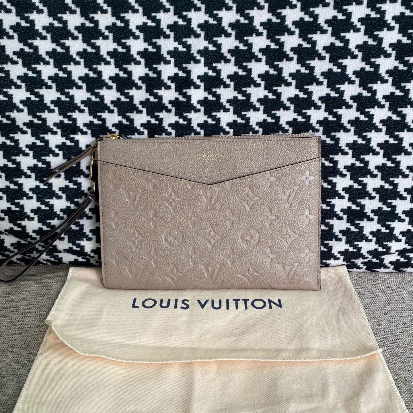 【預訂貨品】芯片款 LV大象灰全皮壓花手拎包 