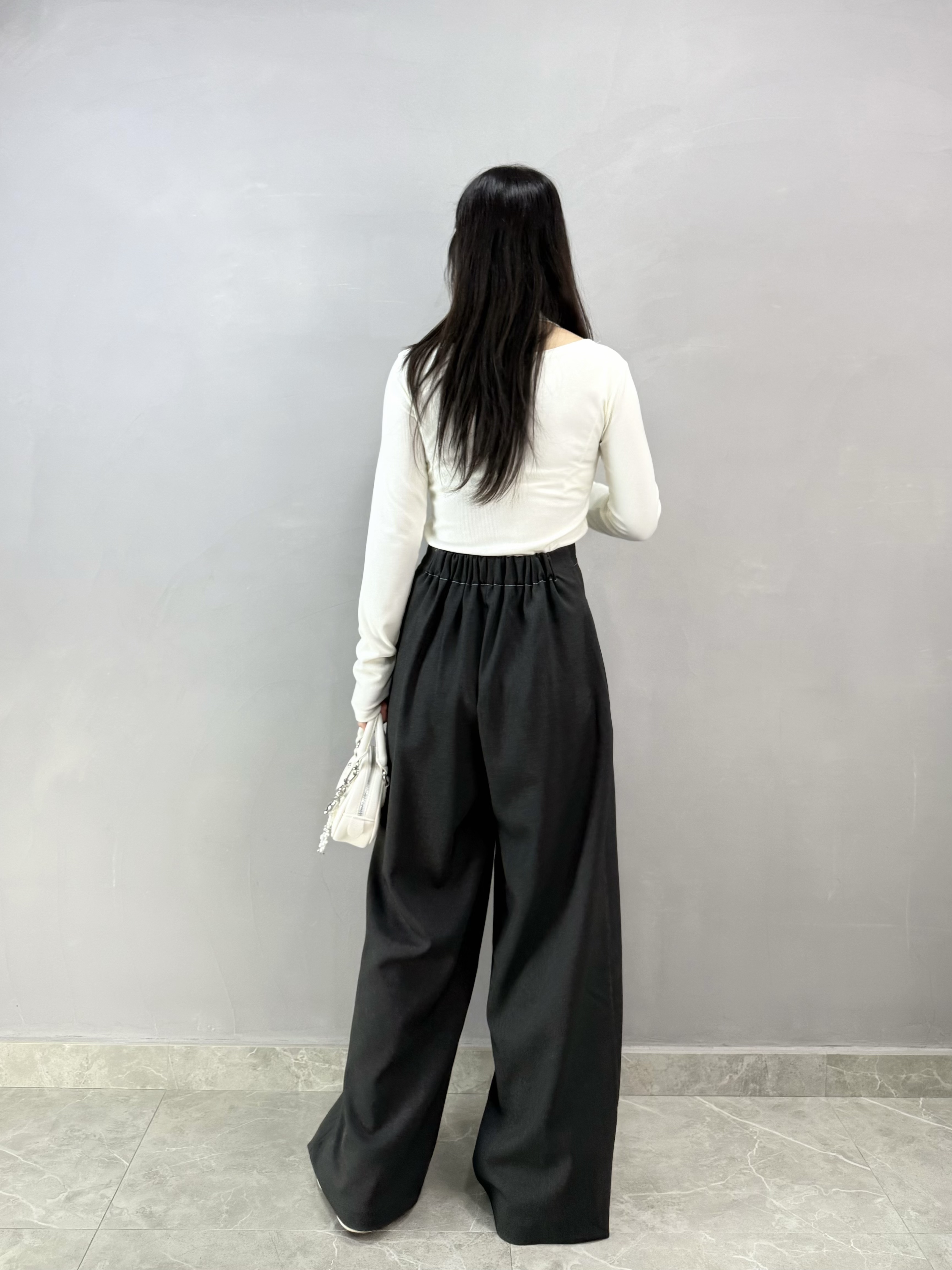 I85 設計感U領暗紋Tee