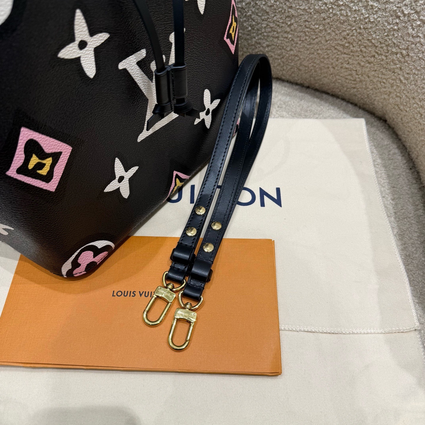 Pre owned LV bucket 