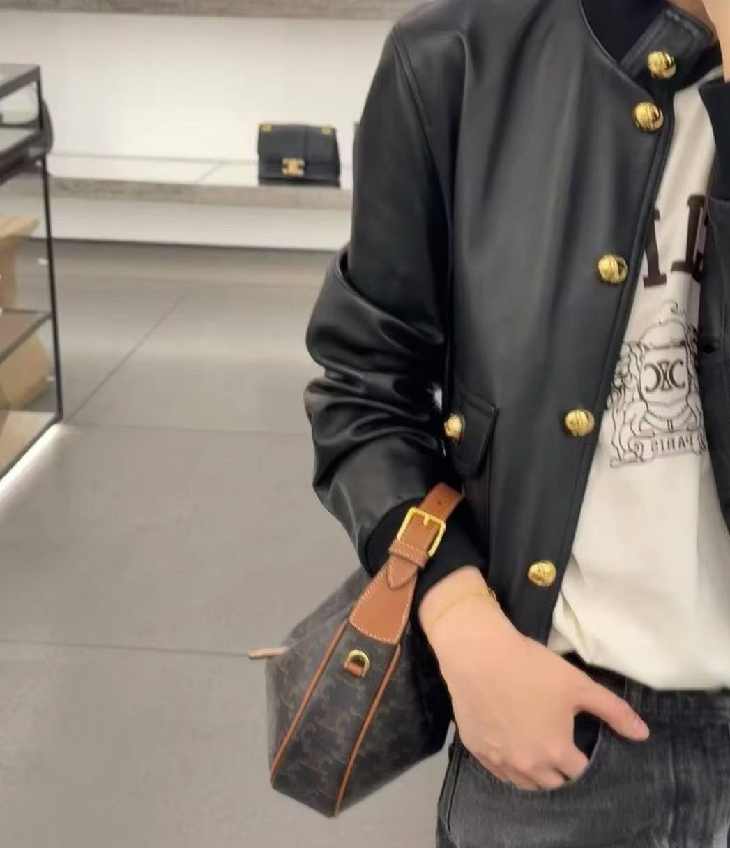 預購 💫💫💫 Celine 專櫃 Lulu teen. Bag 老花 21x24x5cm