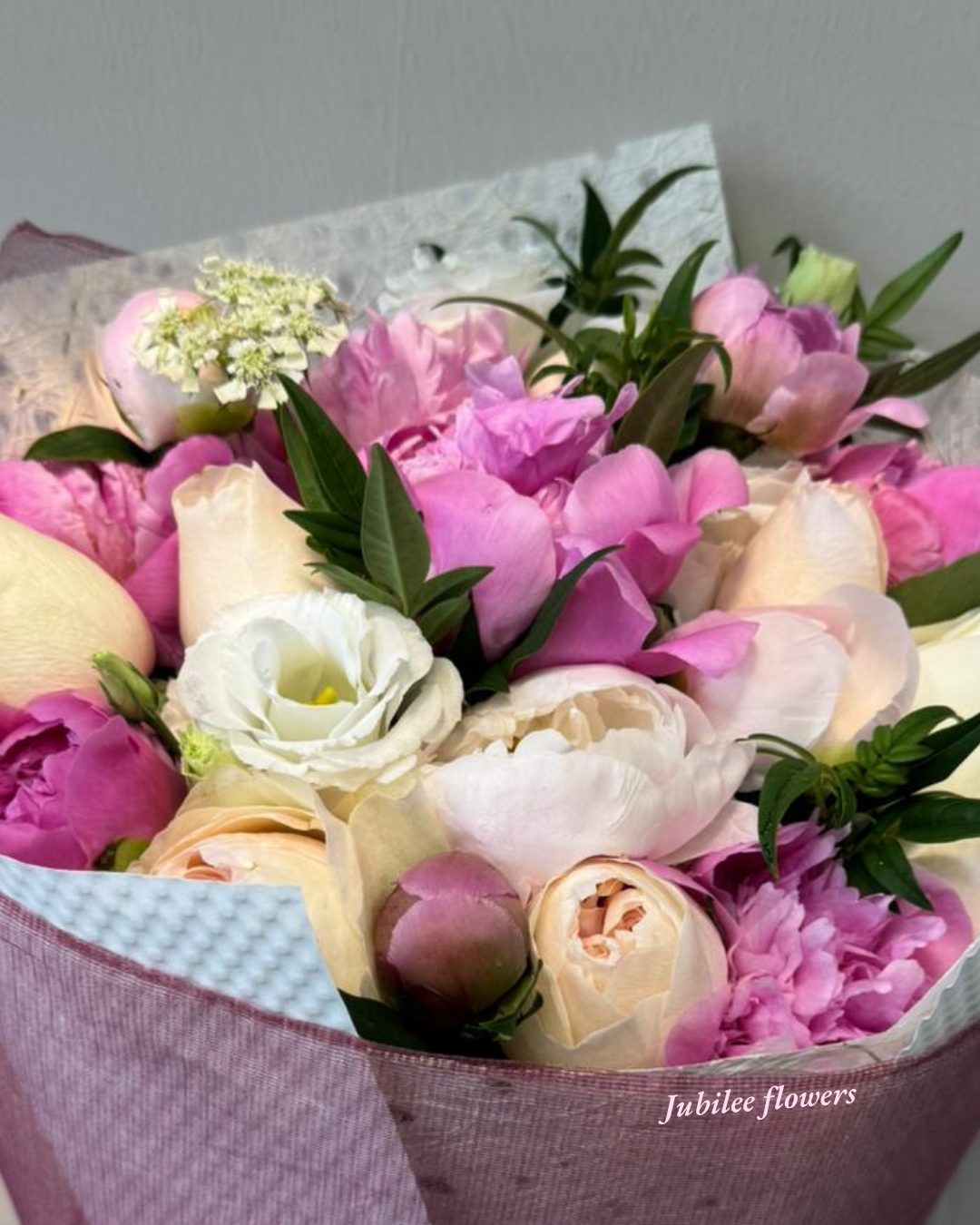 粉色芍藥玫瑰浪漫花束