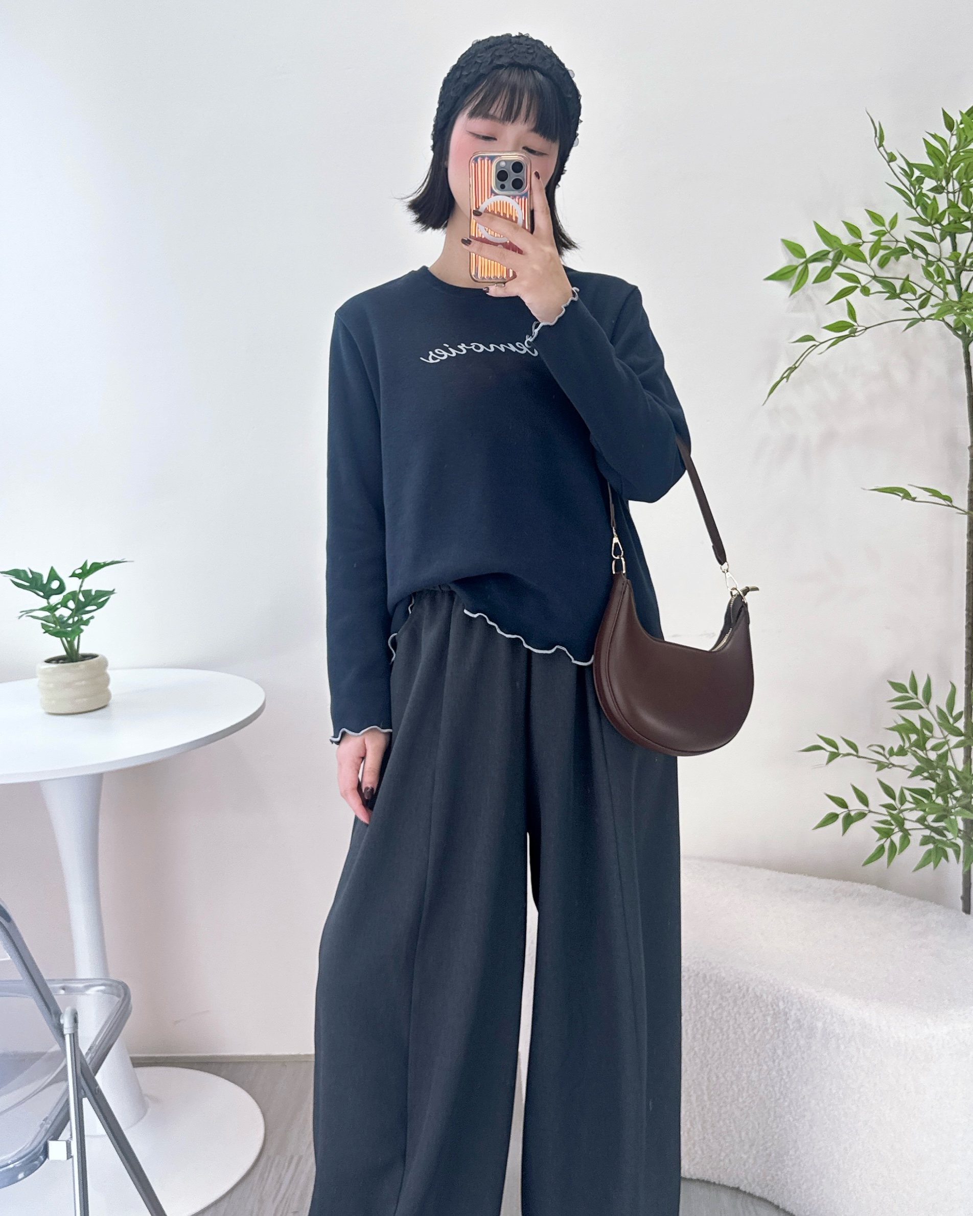 英字車花邊針織棉料上衣 2色