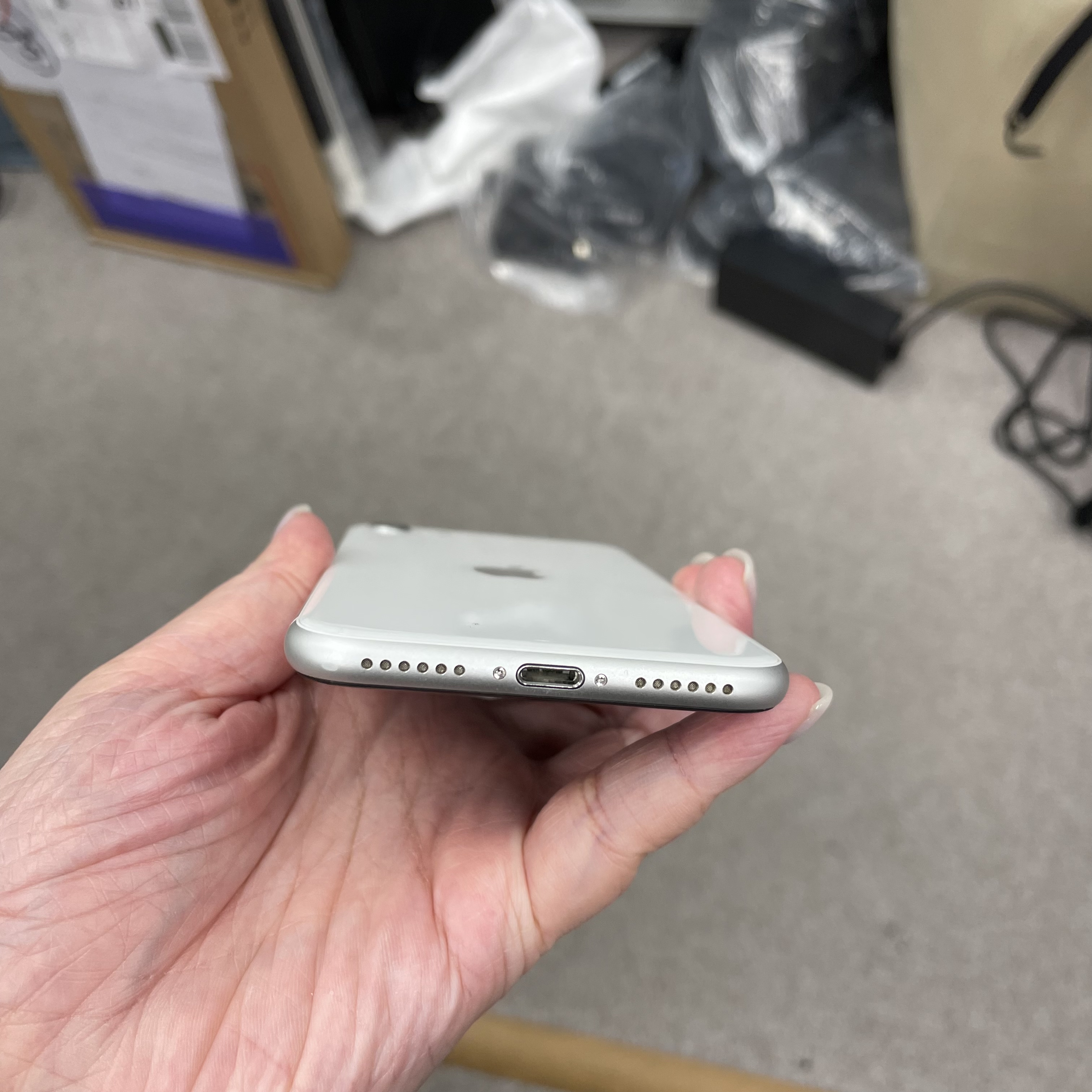 *6637 SE2 完美機 64GB 電77 白色 white