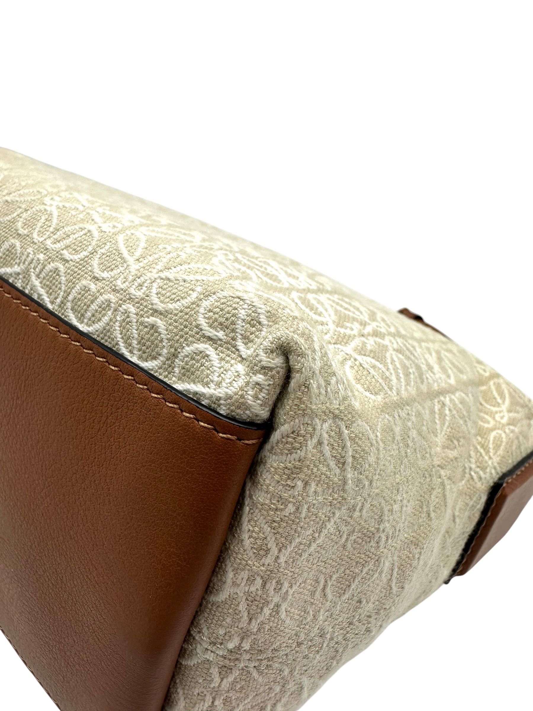 Pre-owned Loewe Cubi Anagram / Product Code: 061918