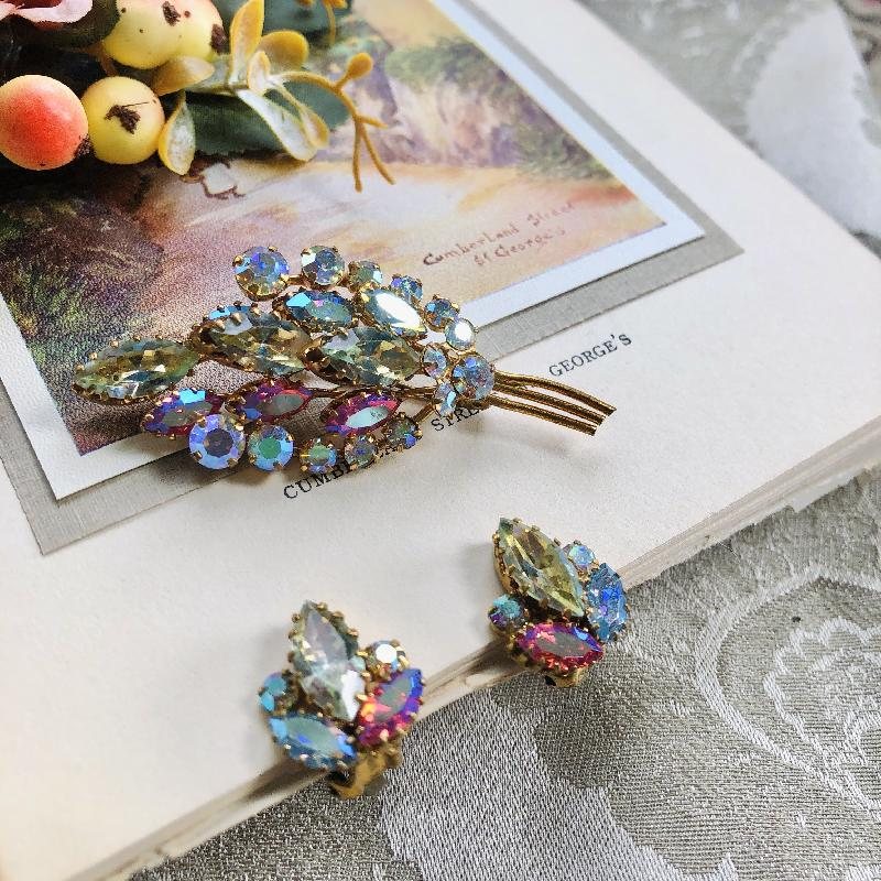 C.a. 1950s Multi-Colour Aurora Borealis Foliage Brooch and Clip Earrings Jewelry Set(MT1870)