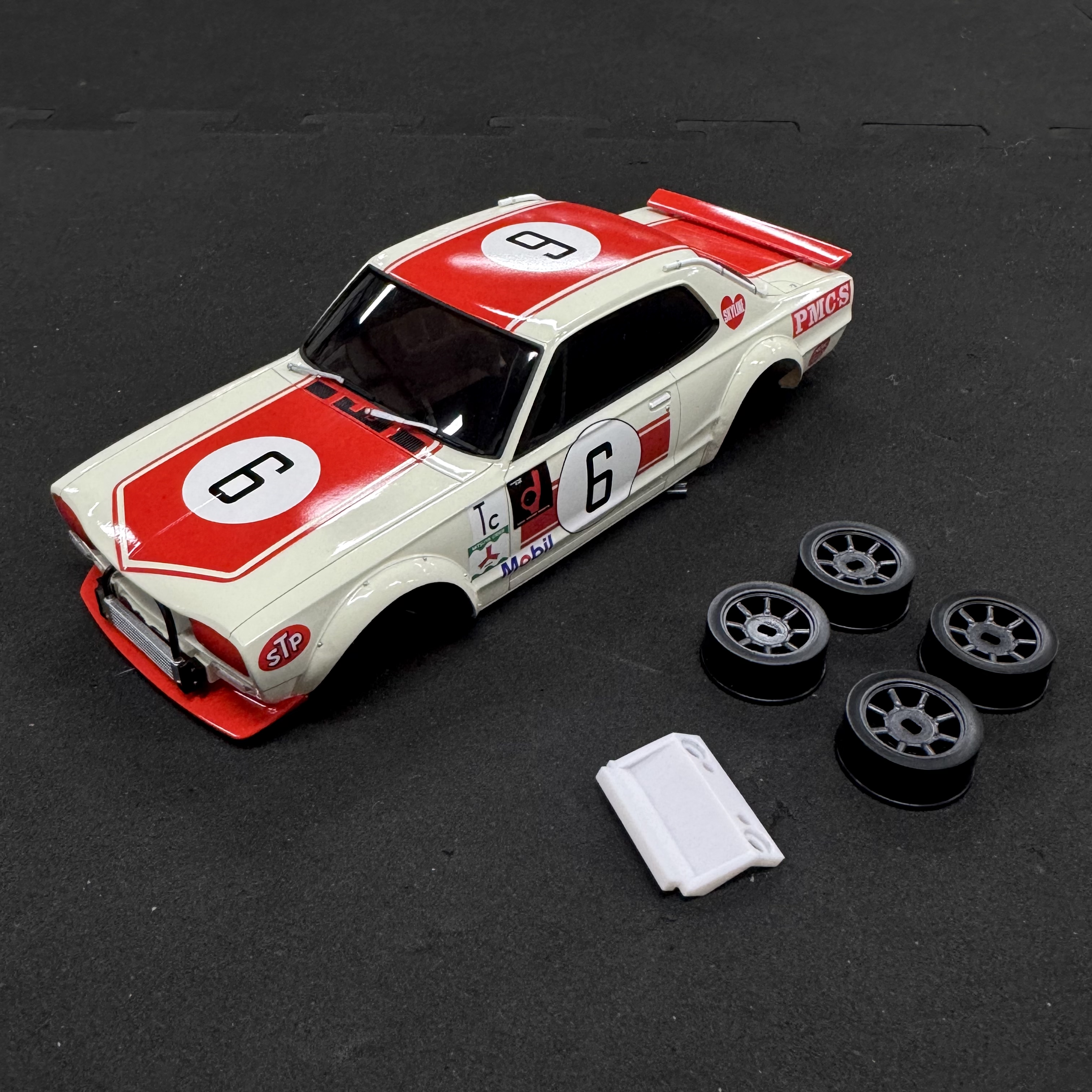NISSAN SKYLINE NISMO 2000GT-R (KPCG10) No. 6 Red 