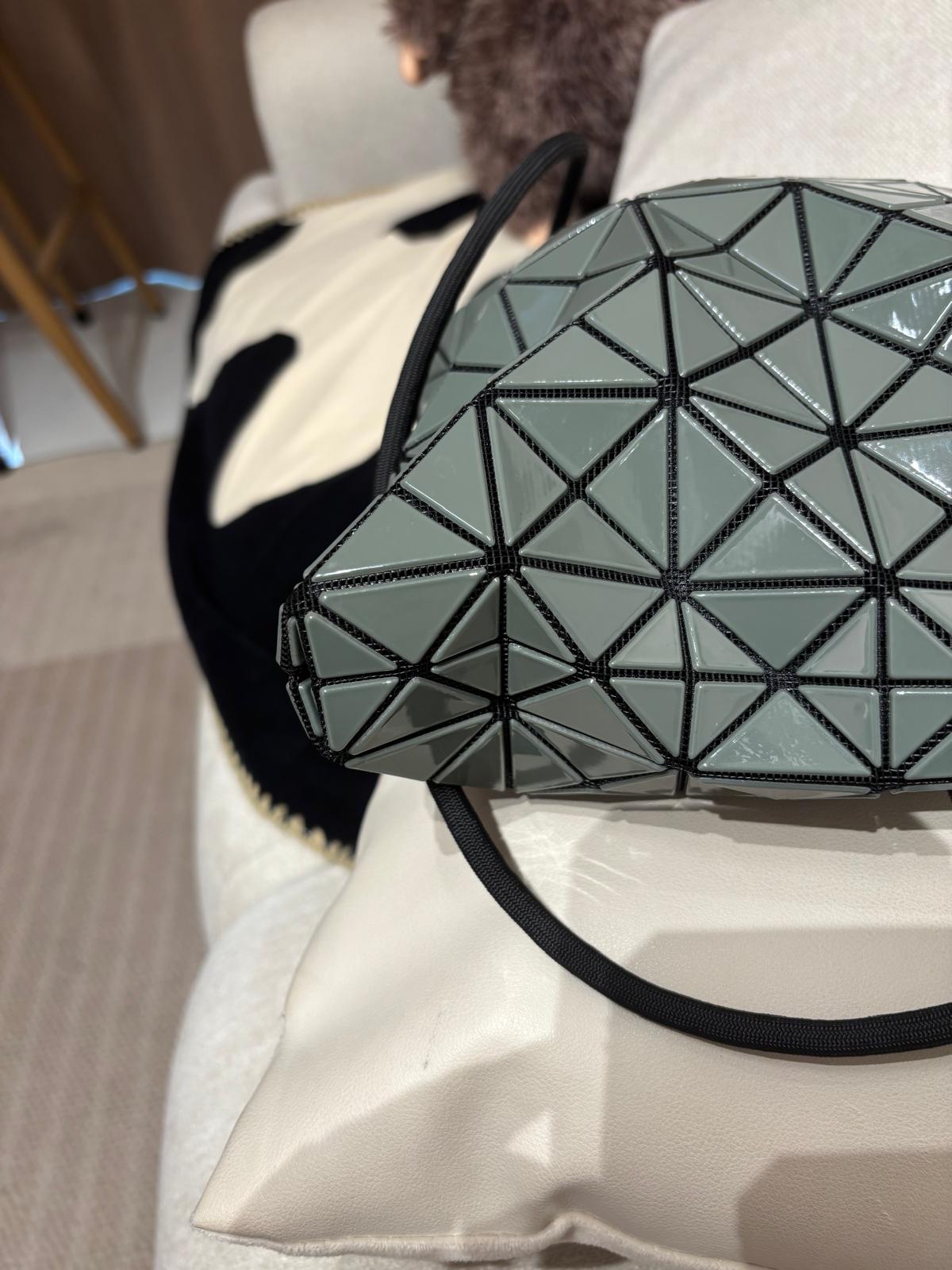 Issey Miyake Bao Bao Crossbody Bag 100%Authentic, 98%New ✅Dust bag