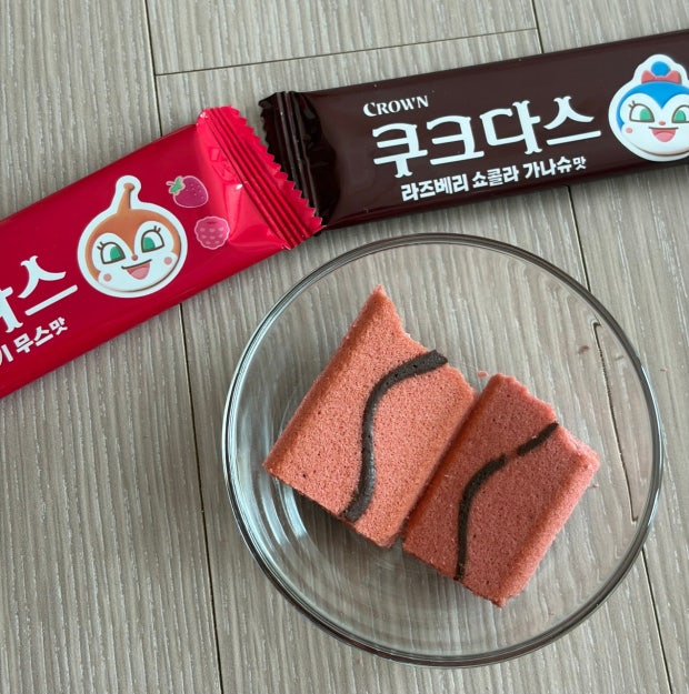 韓國 Crown X 麵包超人 覆盆子草莓 / 覆盆子朱古力 酥脆 薄餅乾夾心 111g /盒