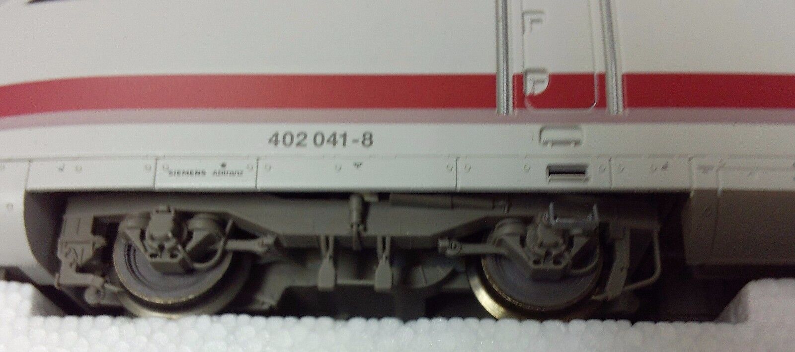 Germany High Speed Train: Inter-City-Express ICE2 Fleischmann 4452 Twin Cab set DCC Sound
