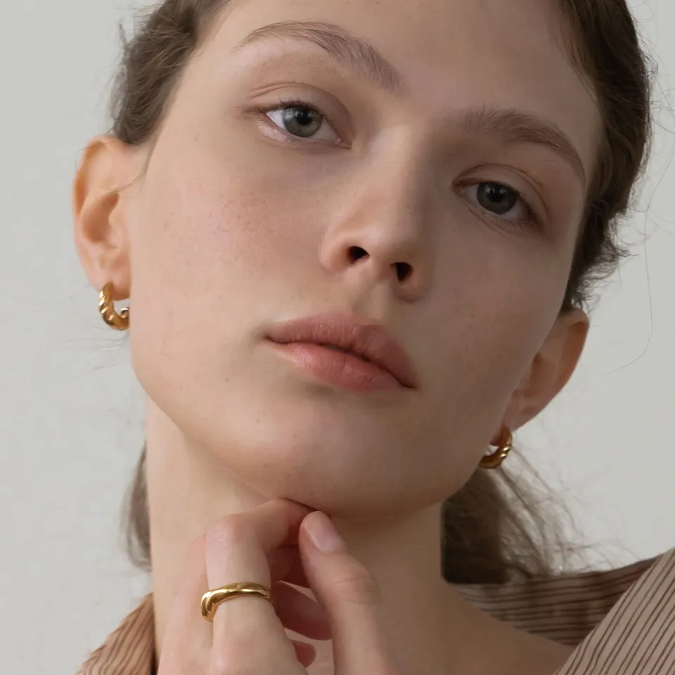 AUBE DE MOI | Torsion Ring Earring