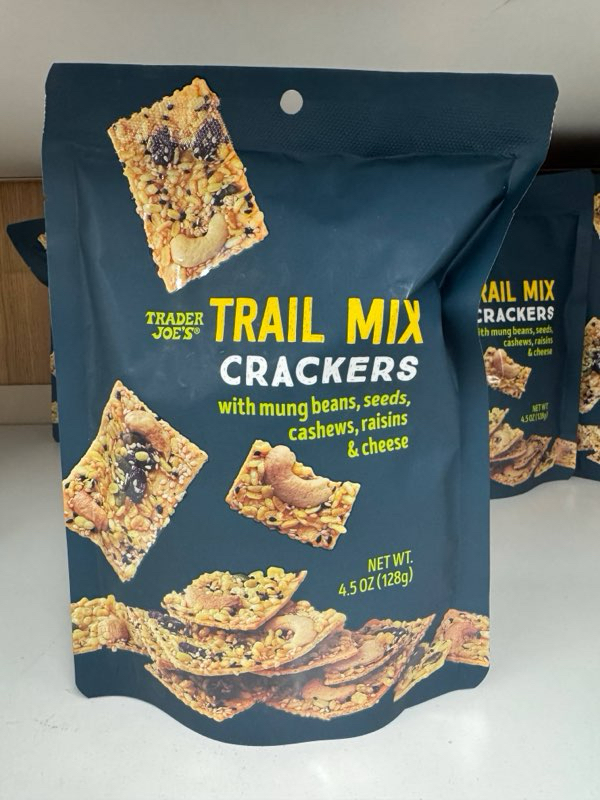 🇺🇸 Trader Joe’s Trail Mix Crackers 雜錦果仁籽脆餅