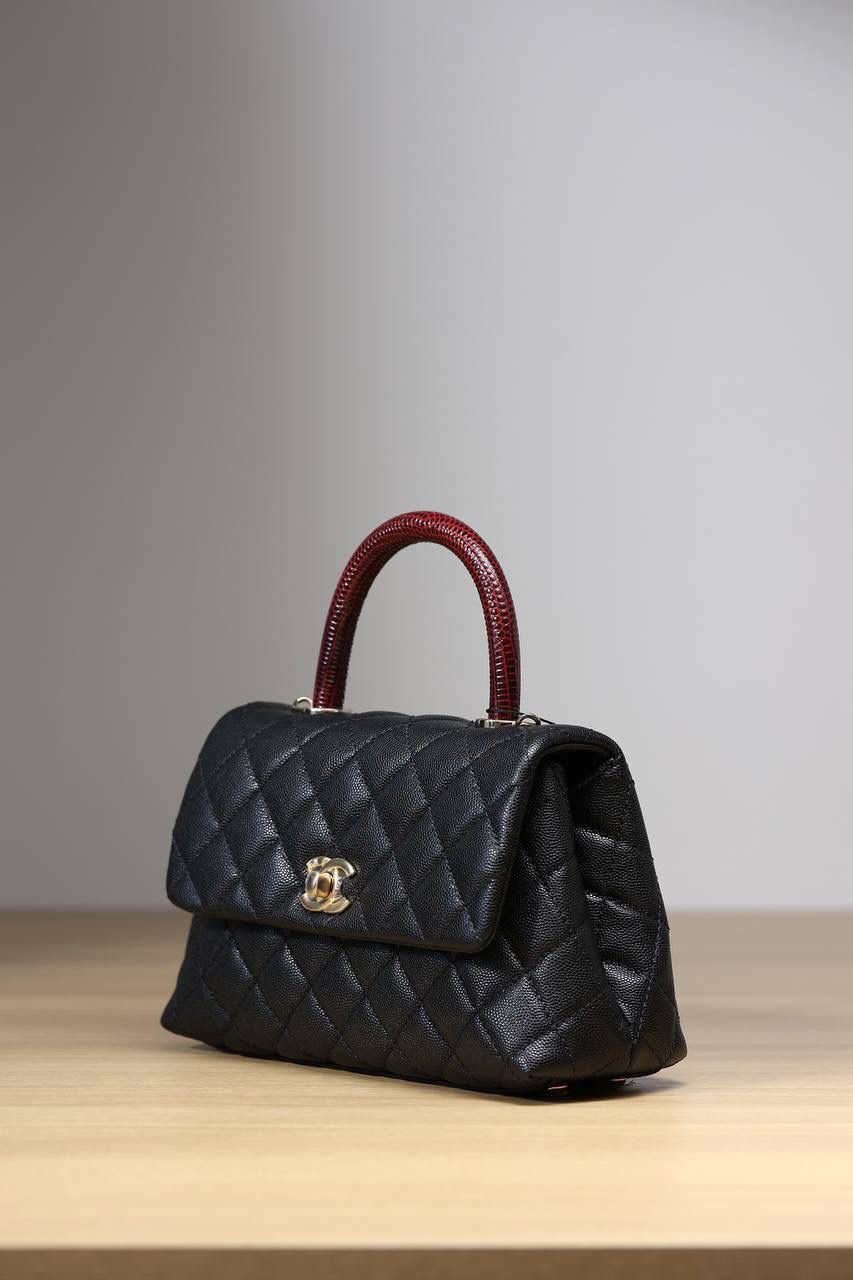 最新芯片版 coco handle小号黑荔枝纹配枣红蜥蜴皮❤️‍🔥❤️‍🔥真正的原厂货，zp级2480正品级品质，我们确保所有材料，五金，车线，油边都达到正品百分百的原材料✅ 尺寸:14 X 24 X 10cm