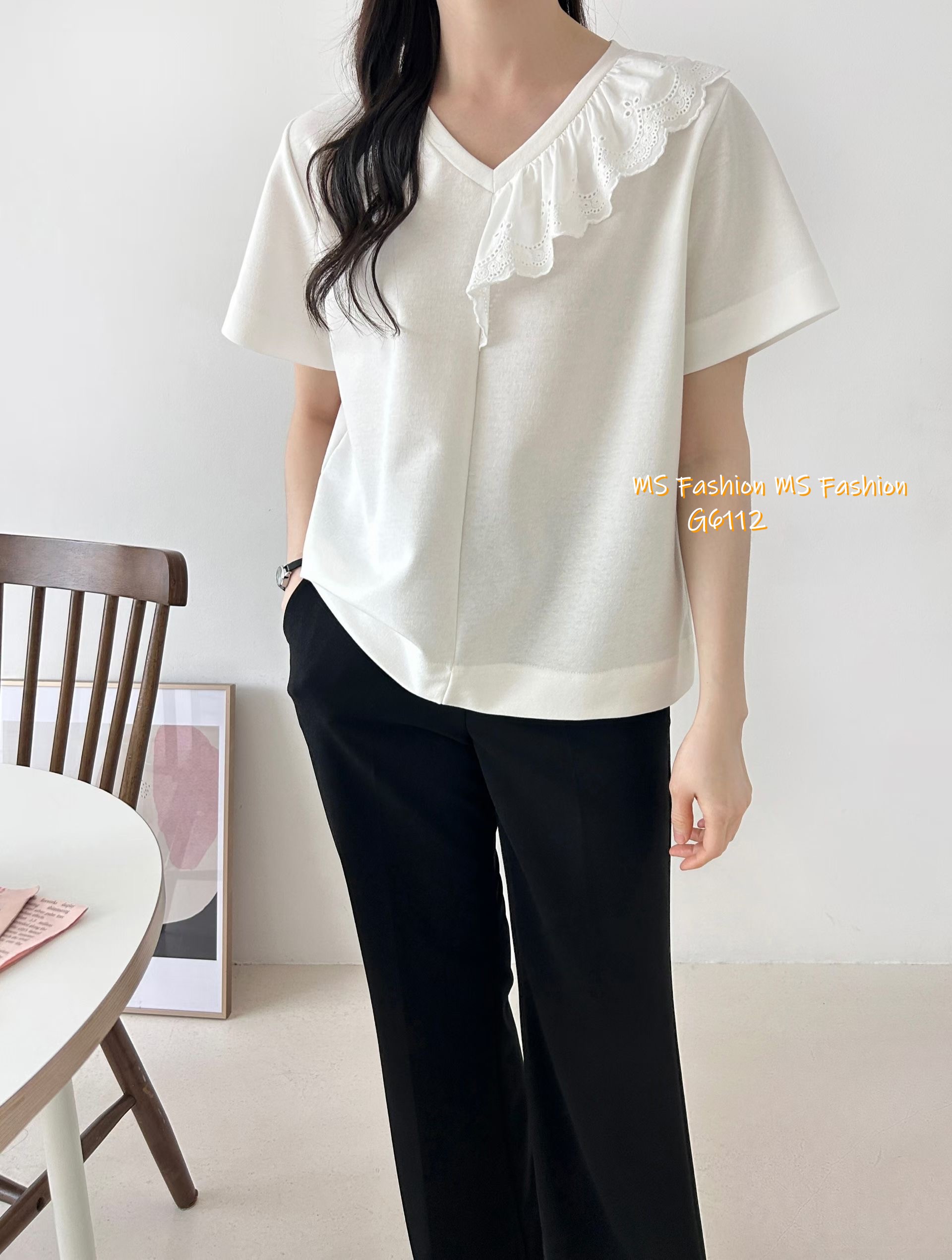  G6112 韓國🇰🇷V領通花ruffle top