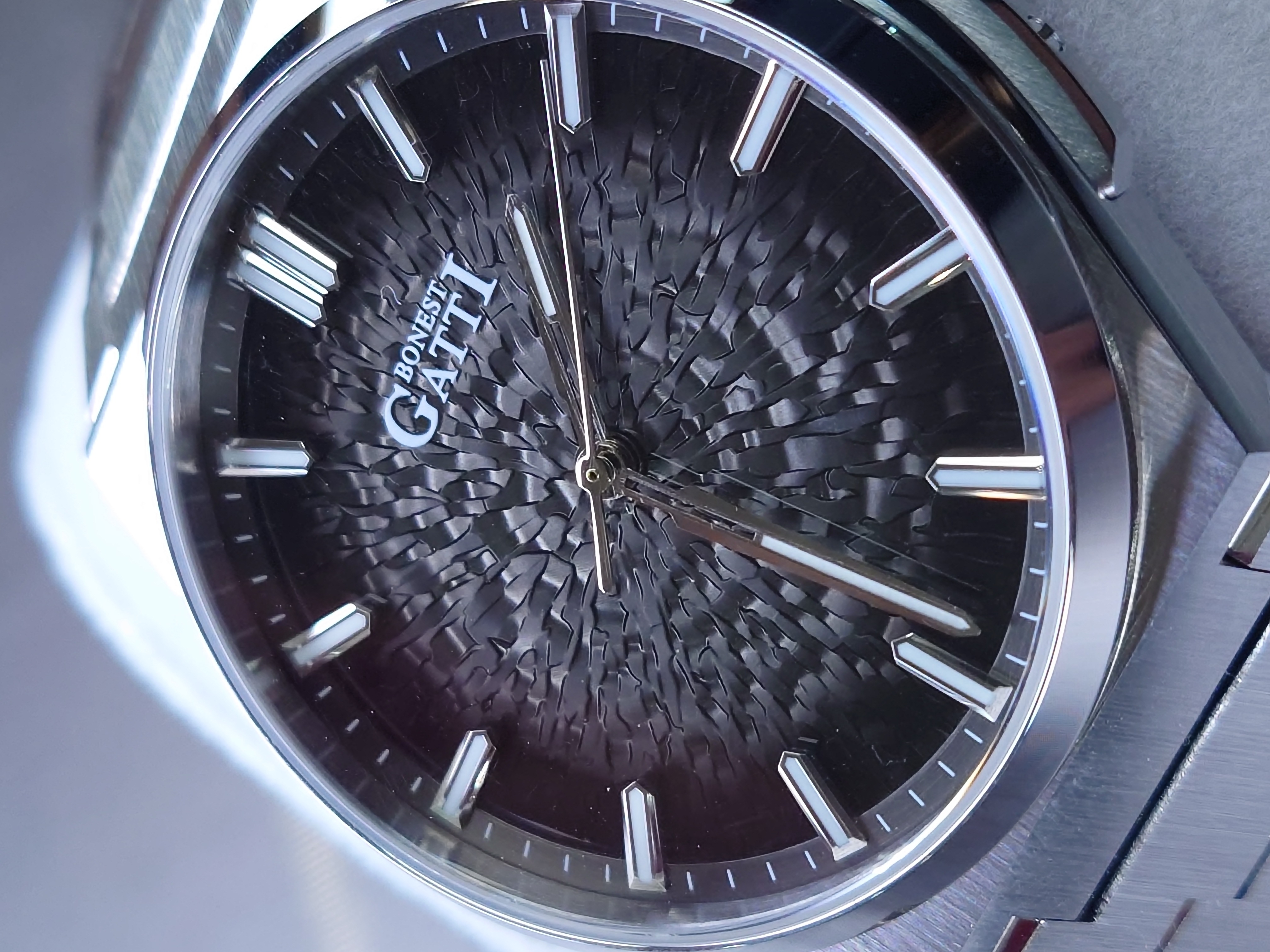 Bonest Gatti 冰裂紋一體式錶帶自動錶 BG8013-S1 Black