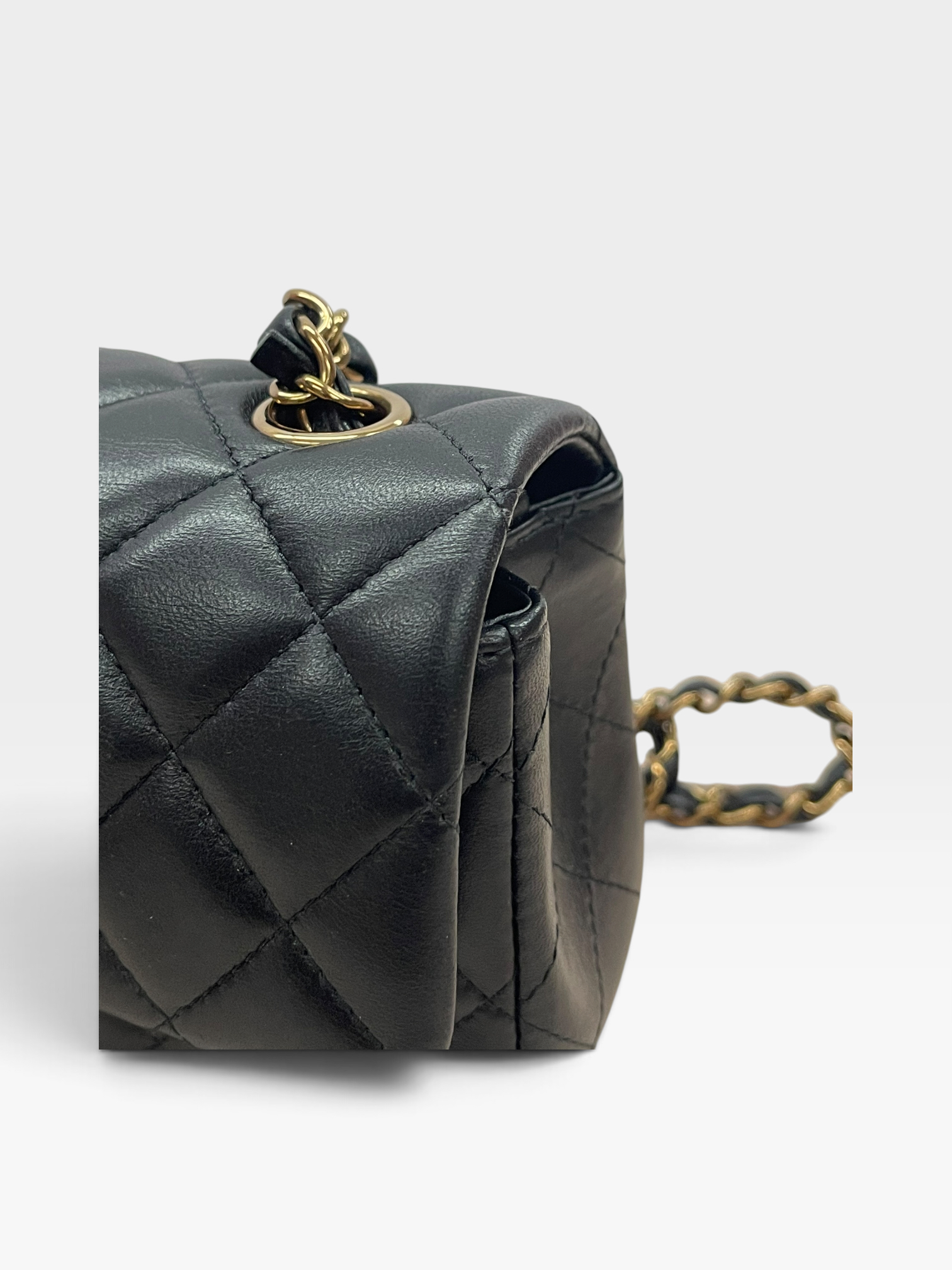 Pre-Owned CHANEL 20 Classic Flap Bag / Product Code: 090221
