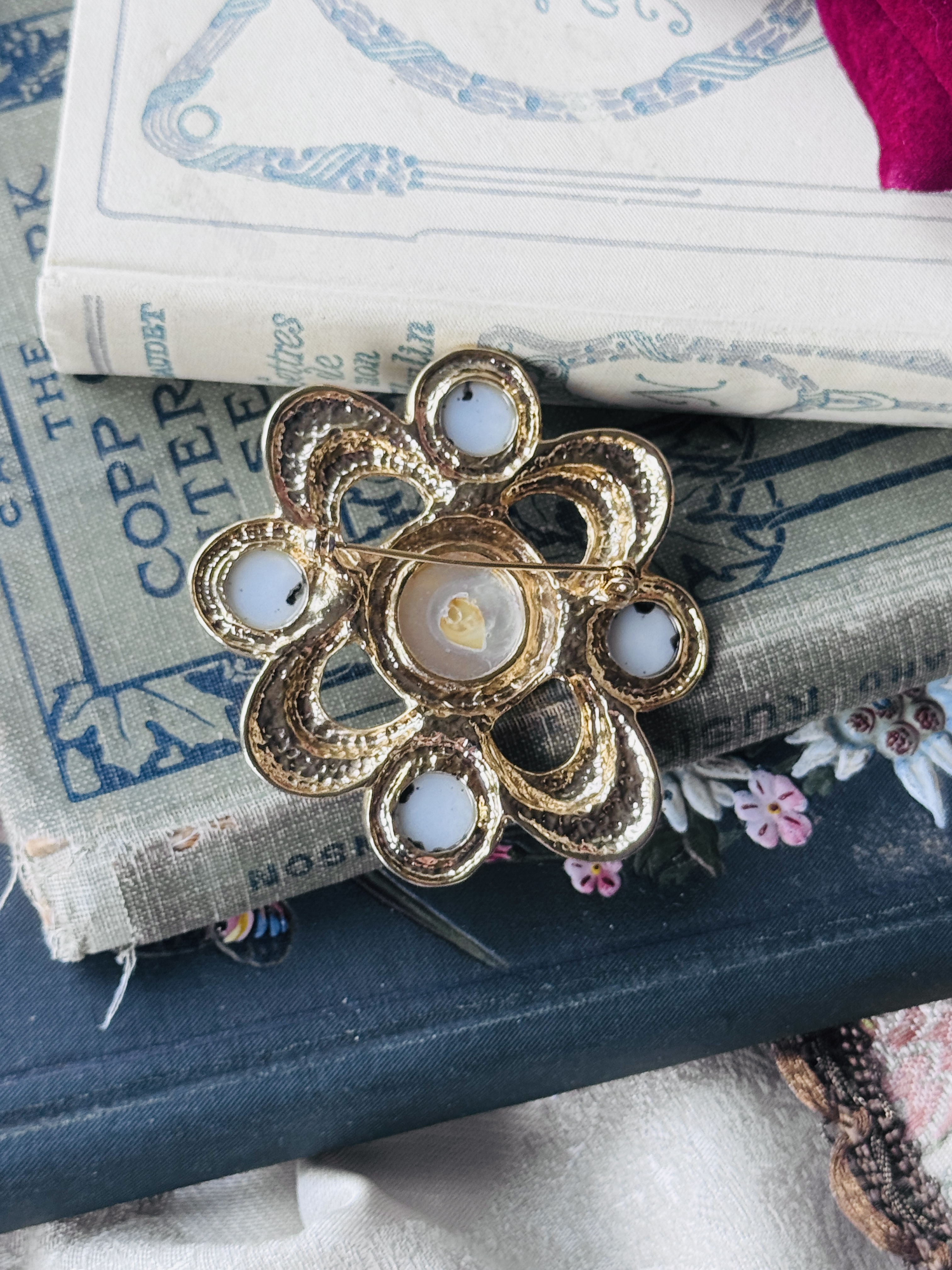 VIntage C.a. 1980s Black & White Floral Statement Brooch(MT2589-31)
