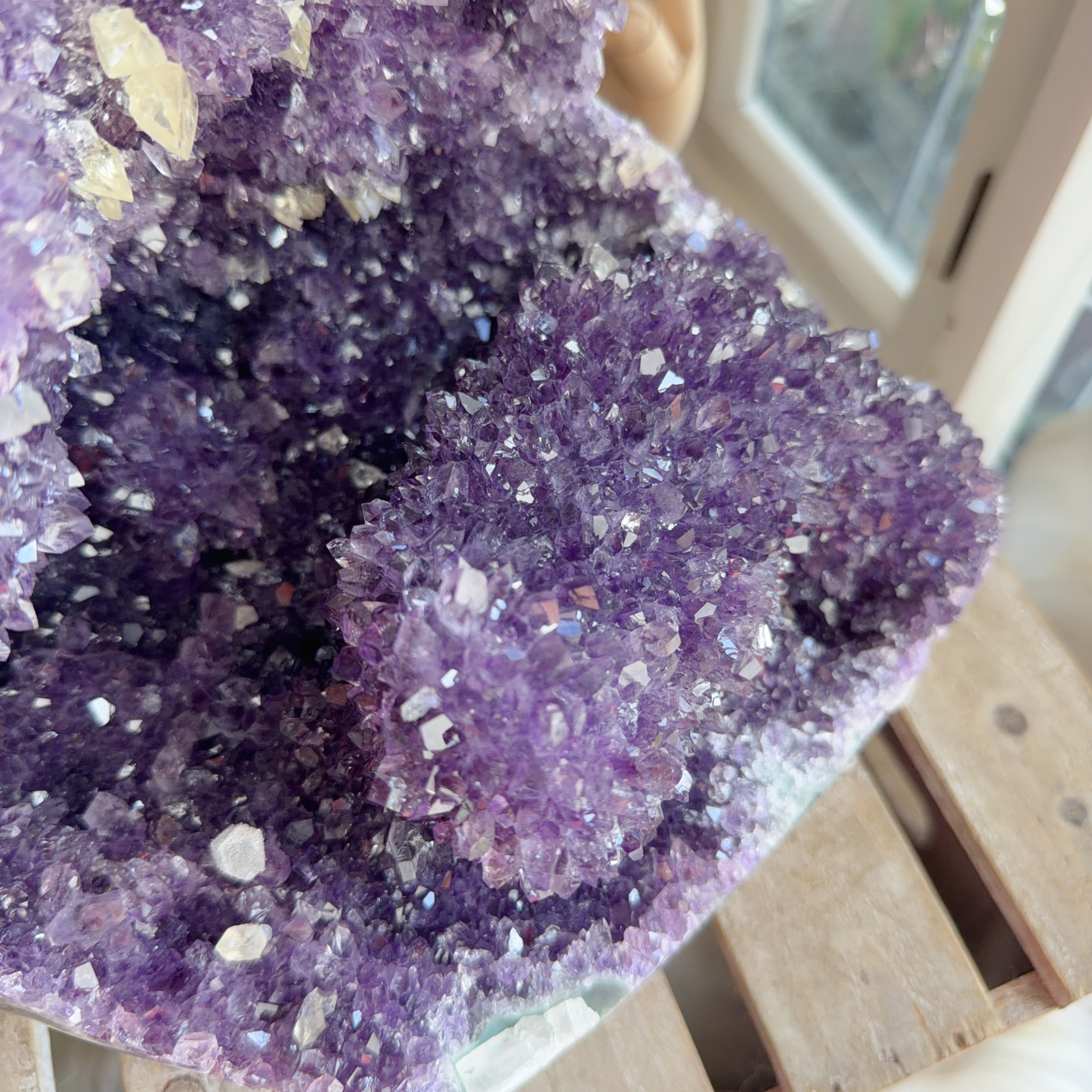 原皮紫水晶共生方解石擺件（包底座）