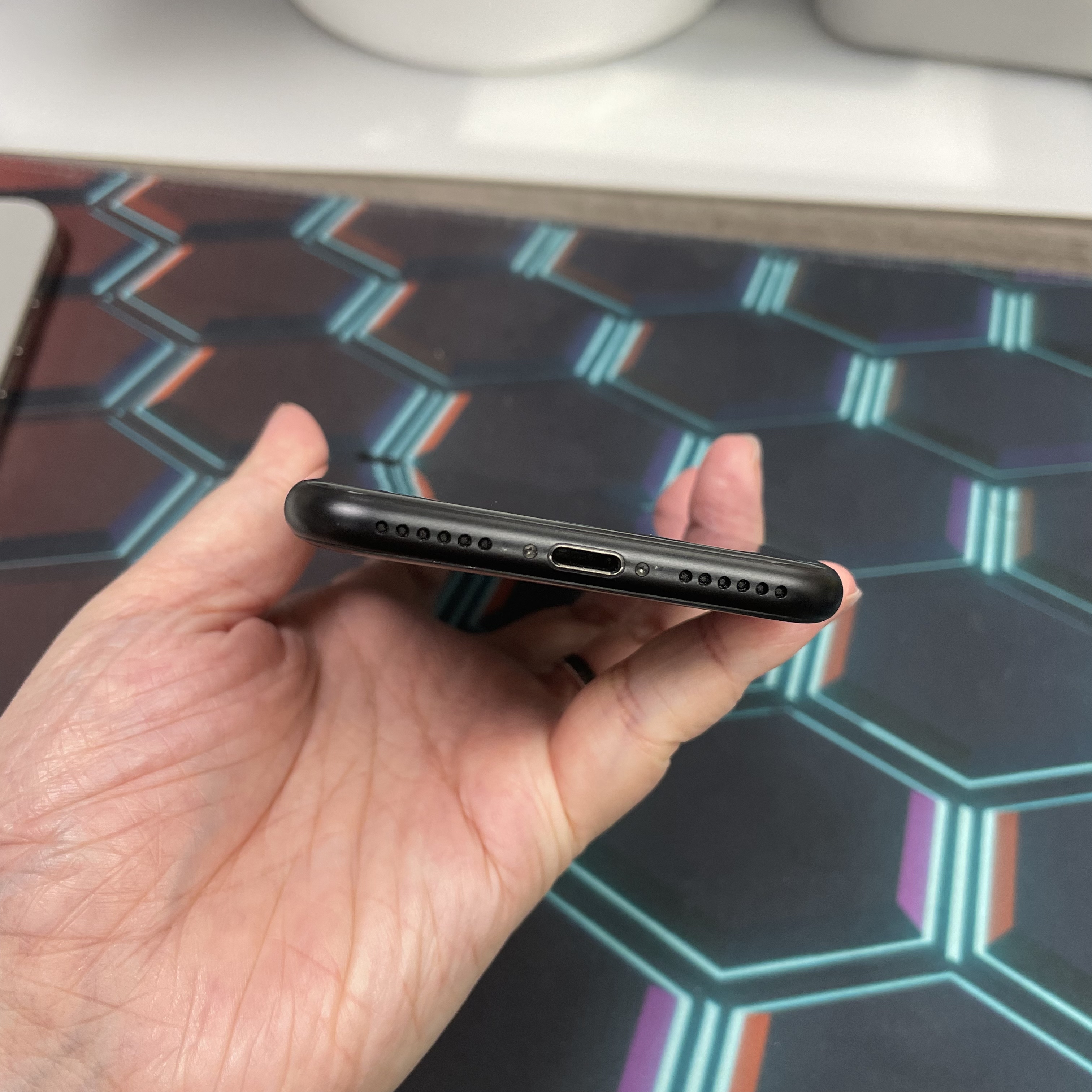 *8307 SE 2 完美機 128GB 電81 黑色 black