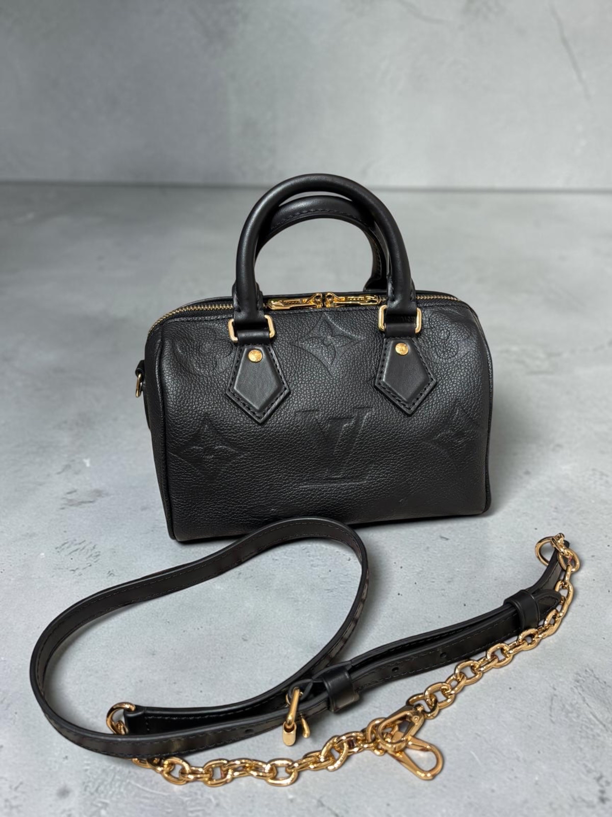 Lv Speedy 20 Bandoulière 20 M58953 Monogram Empreinte黑色粒面皮革 100%Authentic, 98%New ✅Key Lock ✅Dust bag
