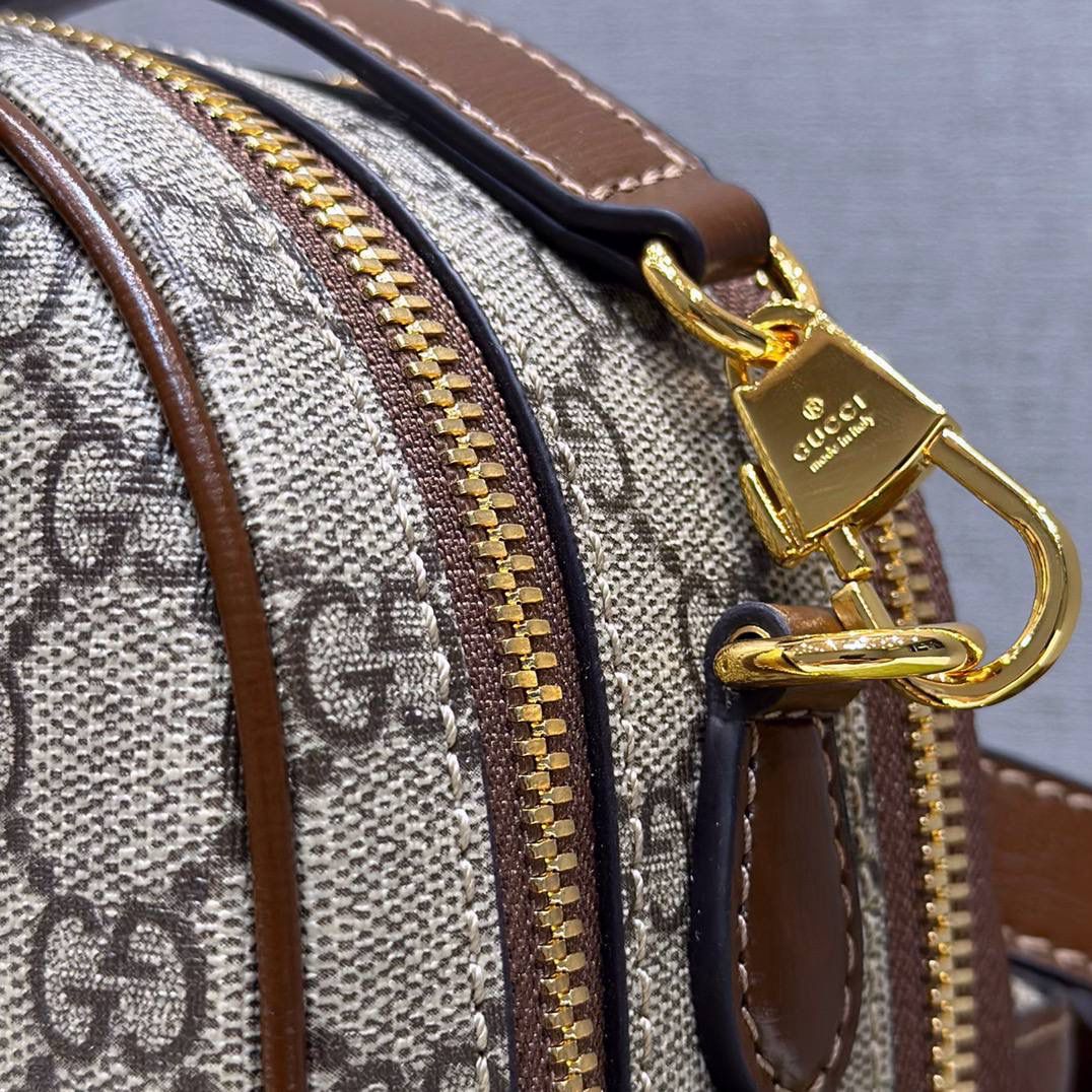 ▪大货实拍 𝐆𝐮𝐜𝐜𝐢 𝐦𝐢𝐧𝐢 𝐛𝐚𝐜𝐤𝐩𝐚𝐜𝐤小可爱 型号：725654 尺寸：15*19*8cm