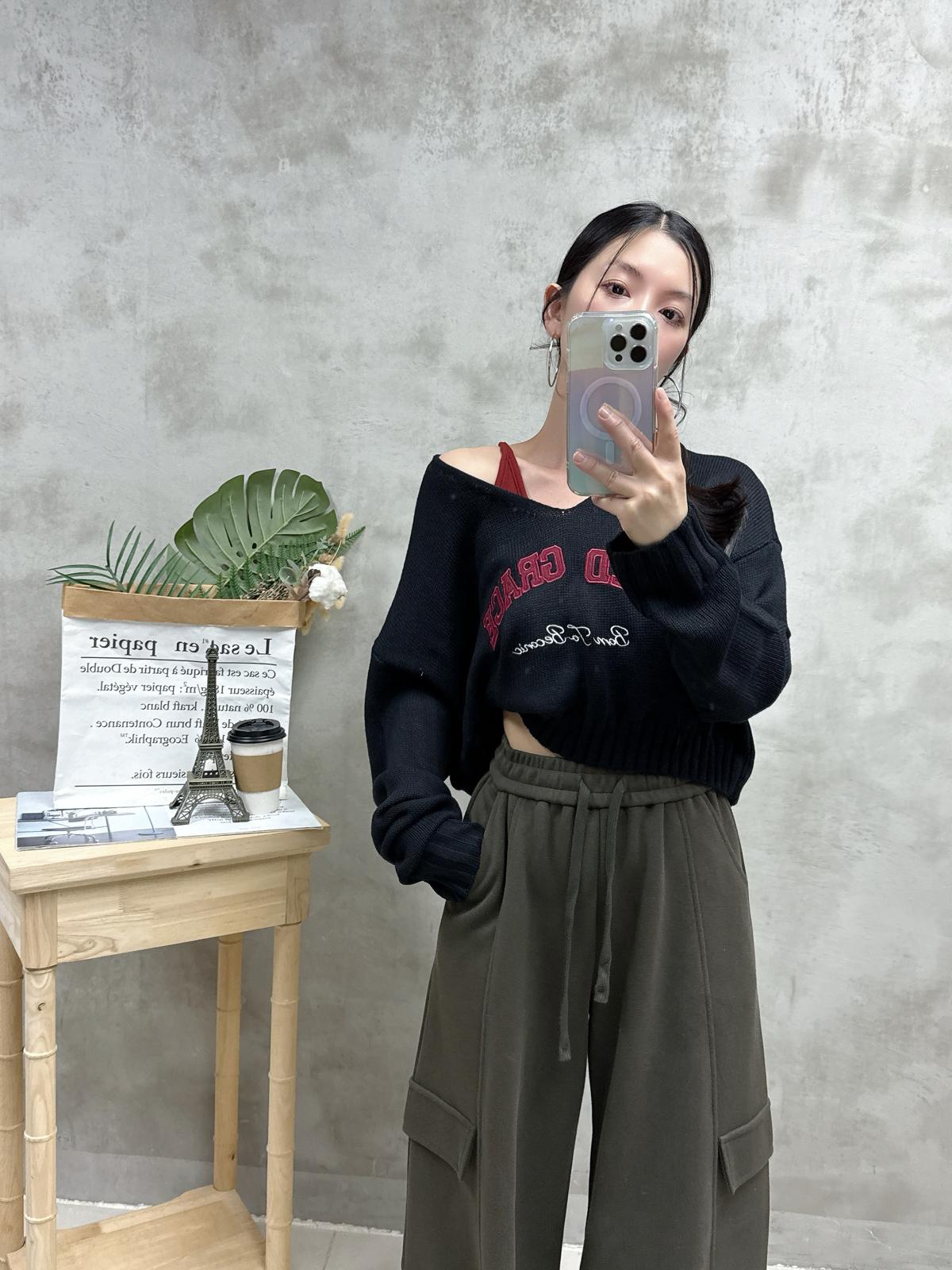 H03 V領刺繡針織Top