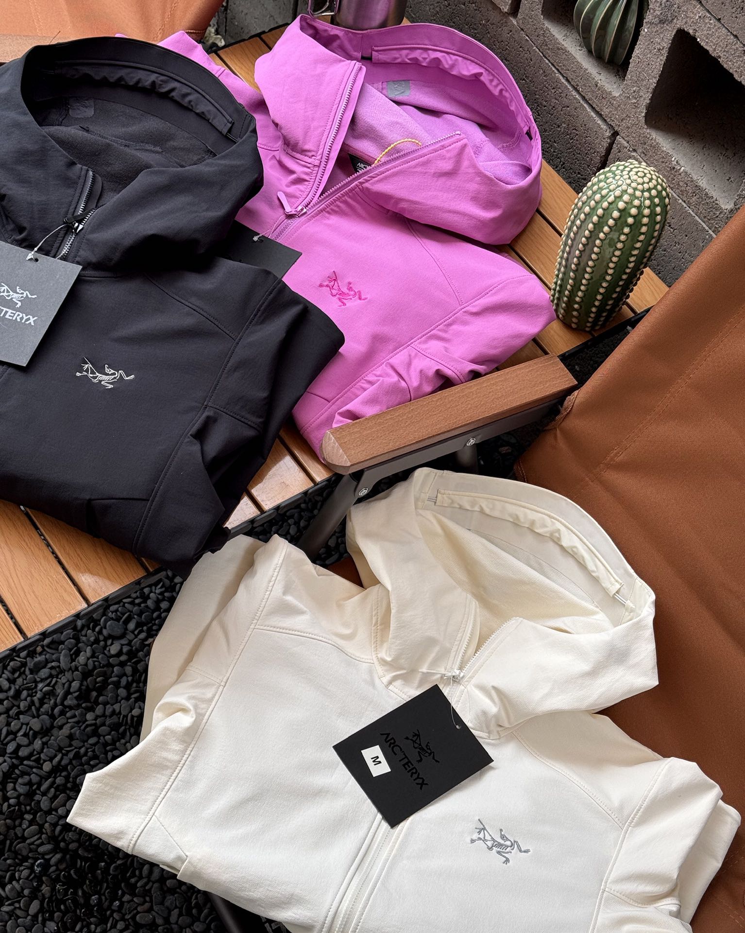 $168件。ARC'TERYX 始祖鳥 GAMMA HOODY 女款軟殼外套（高版本刺繡）