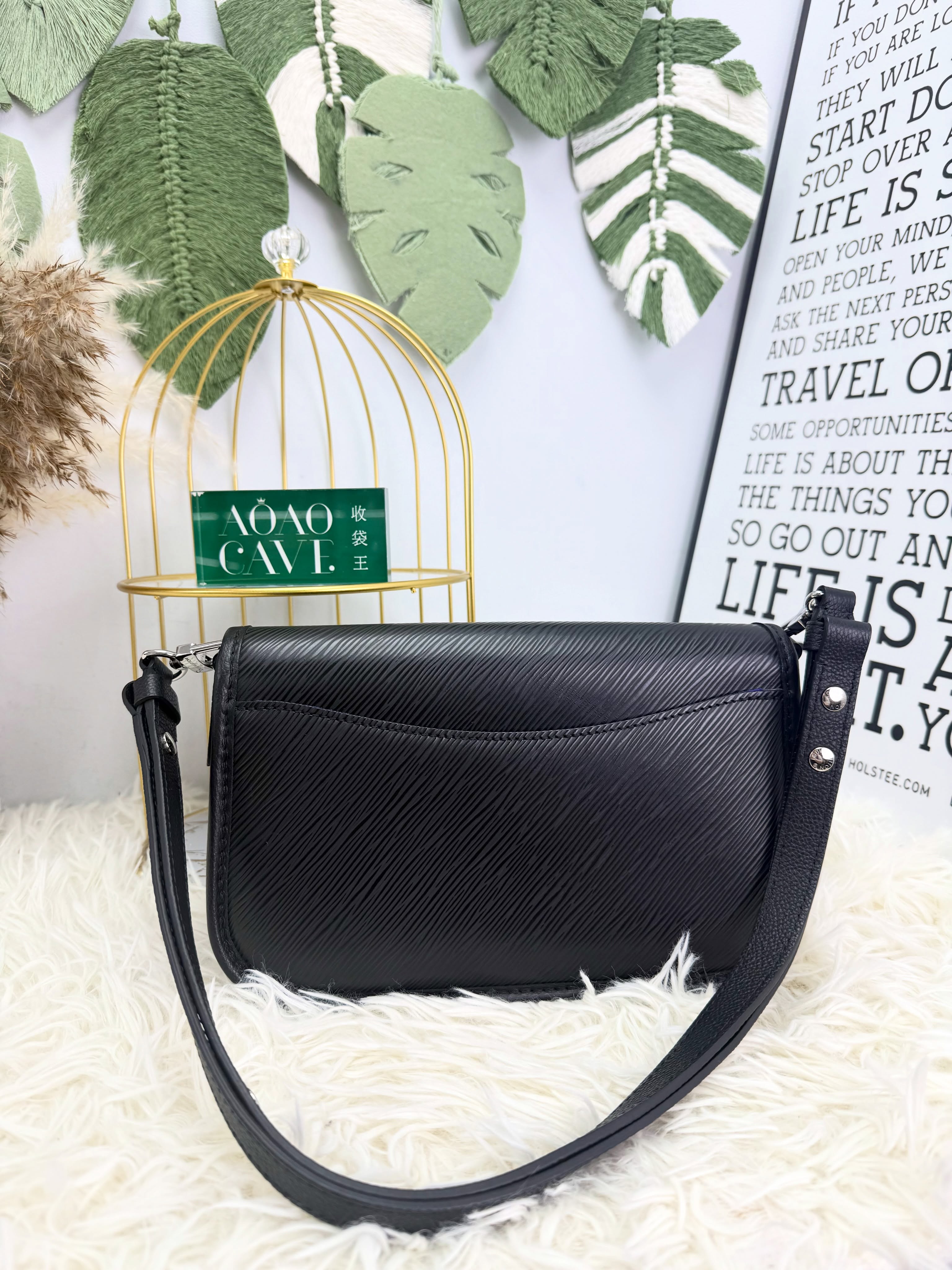 Lv👜 PRE OWNED 🛍️ 黑色 真皮水波纹法棍 🖤