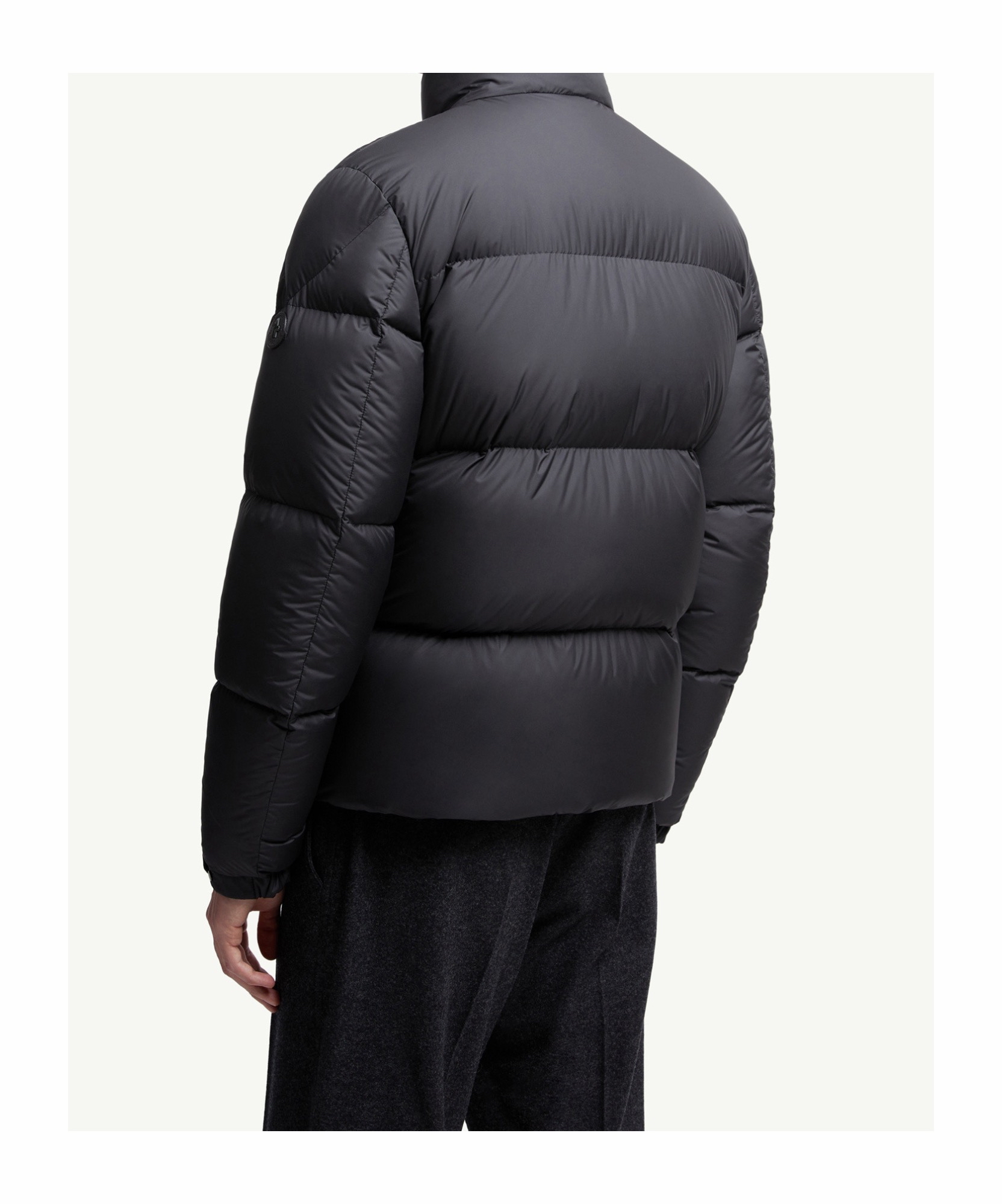 Moncler 男士 長袖羽絨服0 1 2 3 4 5 6碼模特身高 189 釐米，穿 3 碼 