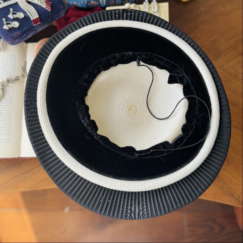 Rare! Vintage 1950s Black & White Pleated Saucer Hat (MT2129)