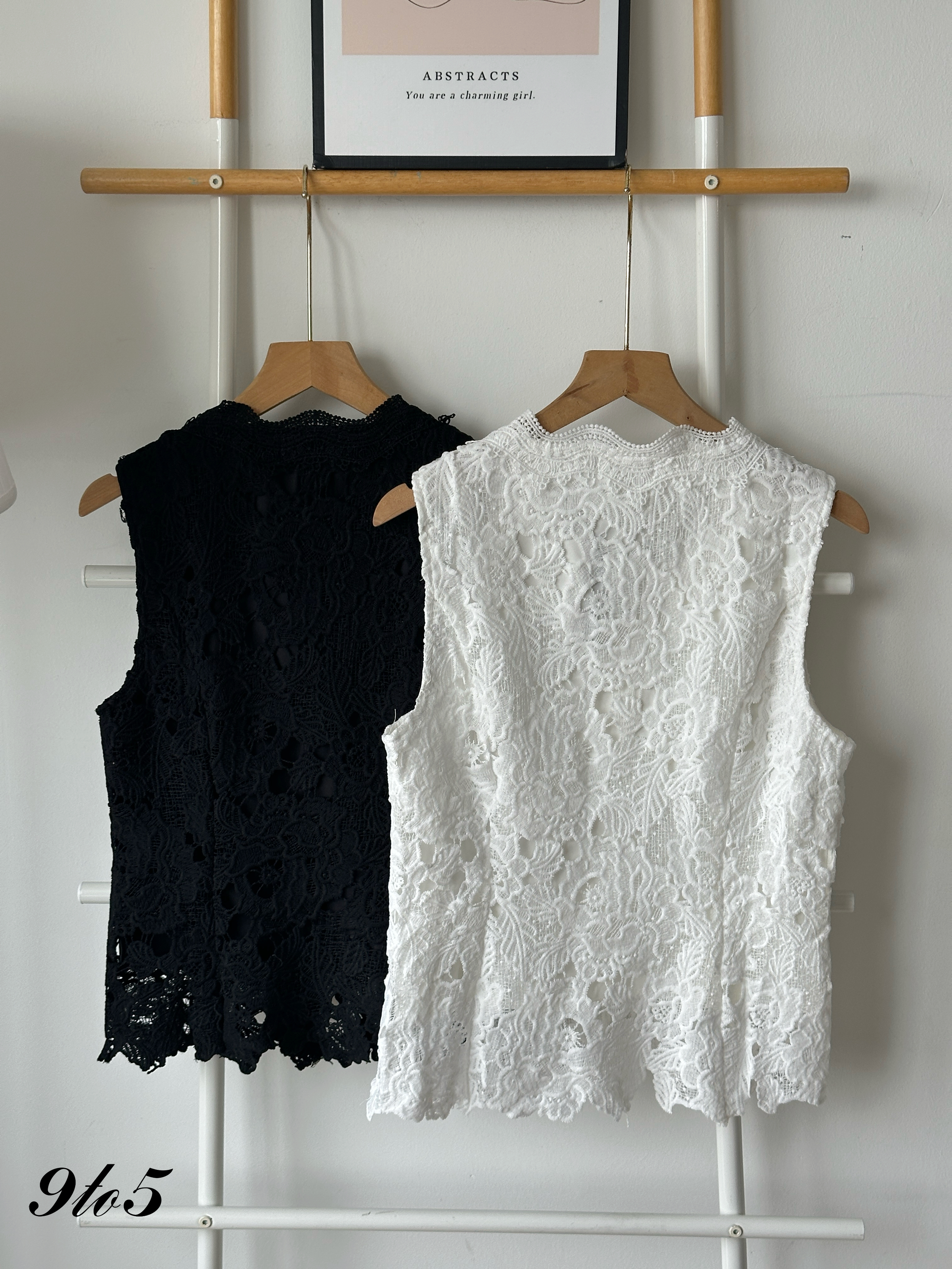 T4216 Sleeveless Floral Top - Black & White