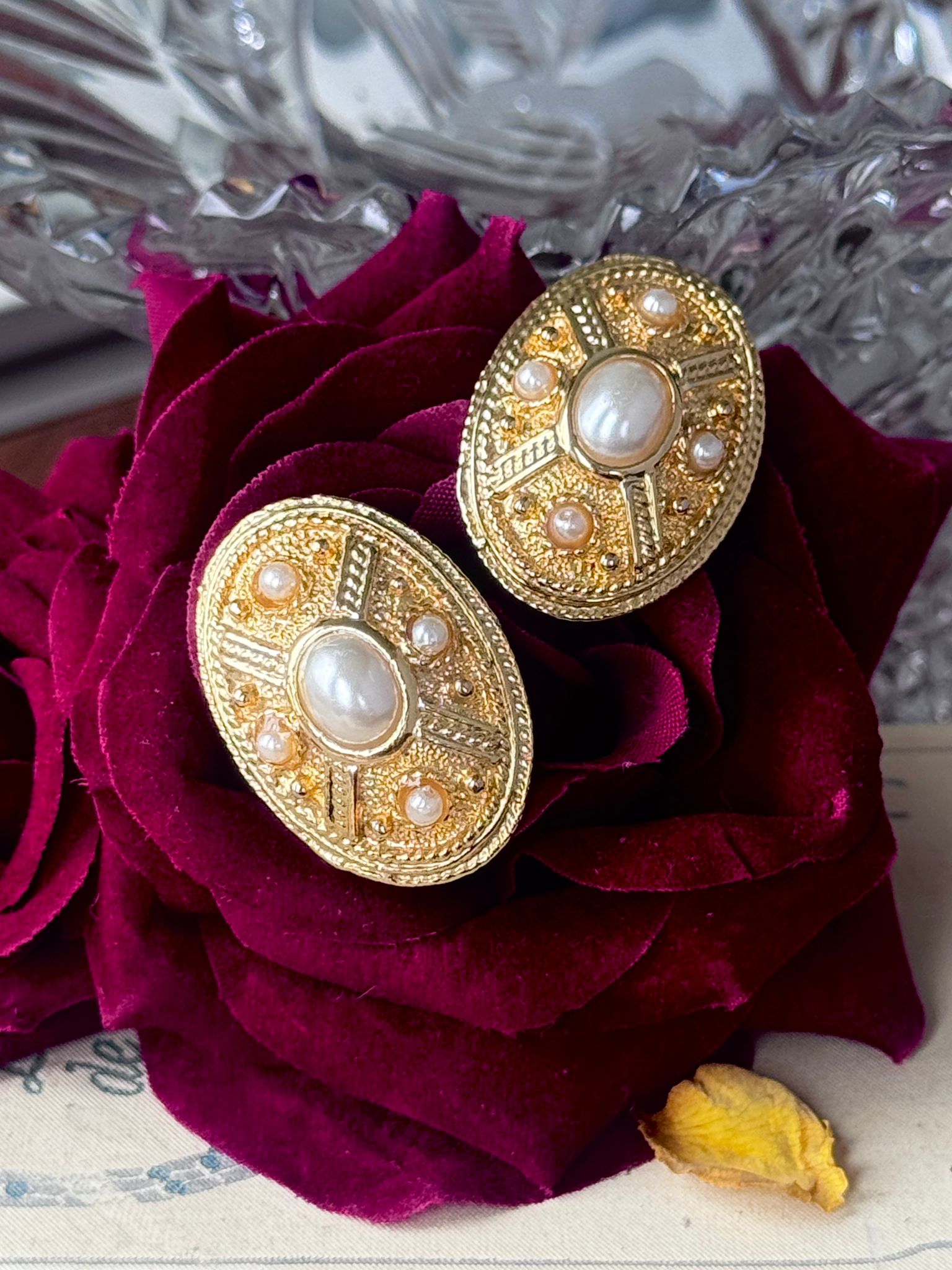 Vintage C.a. 1980s Faux Pearl Golden Statement Clip Earrings (MT2589-7)