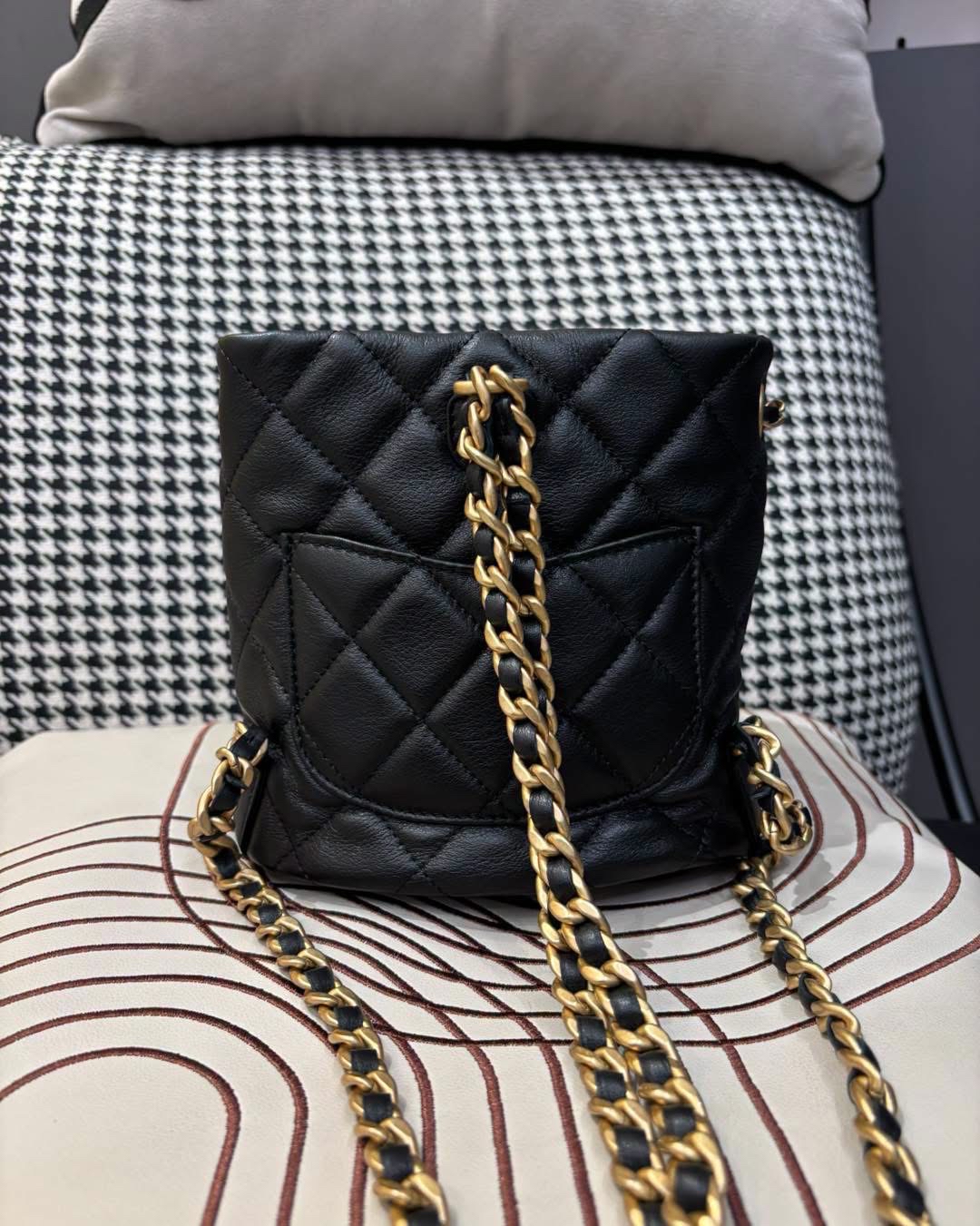 Chanel mini backpack AS3947 黑金迷你背囊 100%Authentic,98%new  ✅晶片✅Dust bag✅box