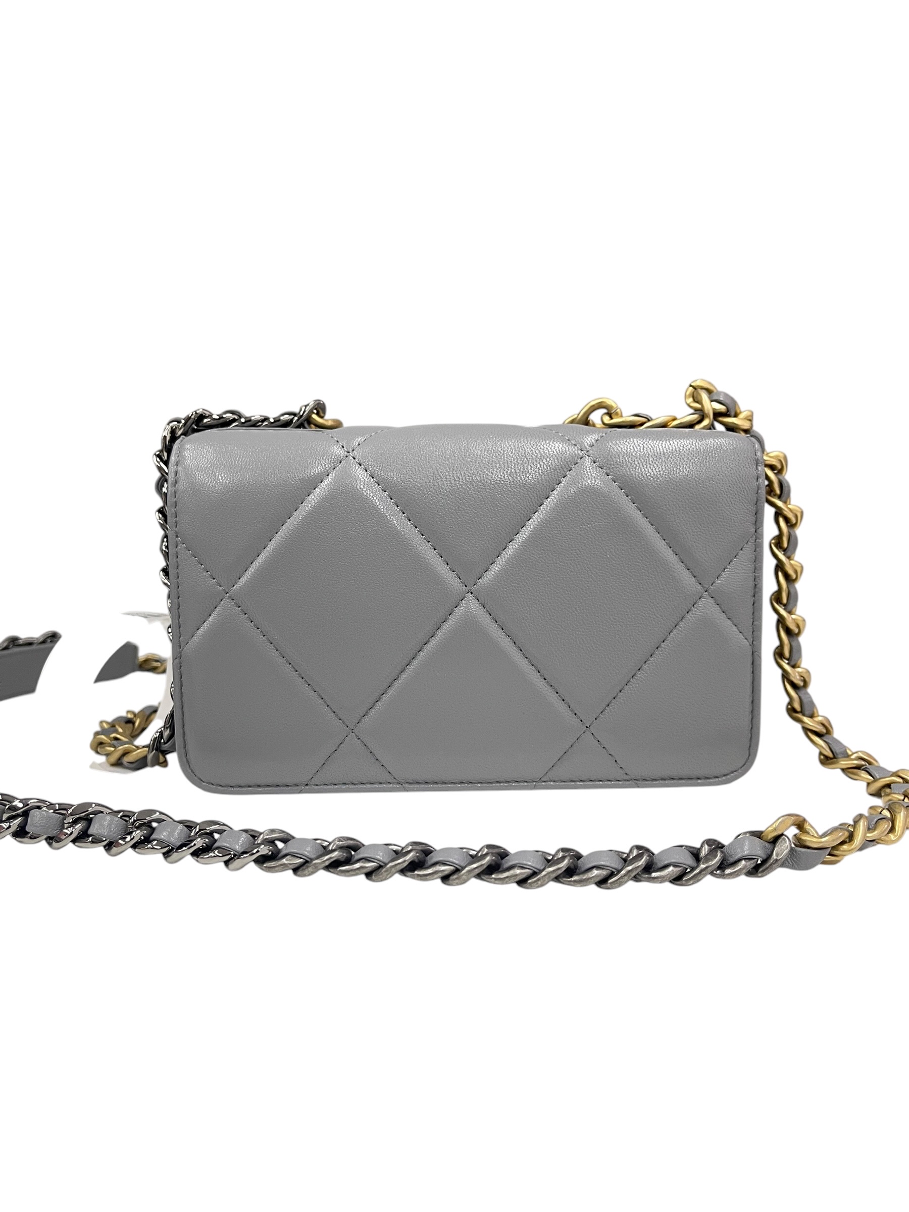 Pre-owned Chanel 19 WOC / Product Code: 071005
