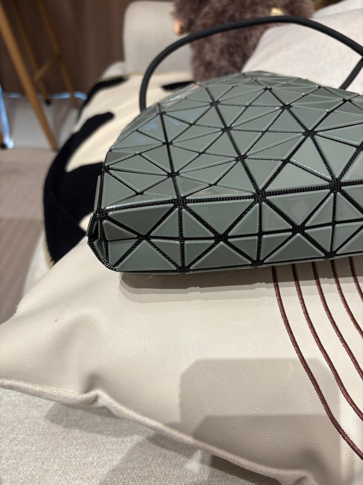 Issey Miyake Bao Bao Crossbody Bag 100%Authentic, 98%New ✅Dust bag