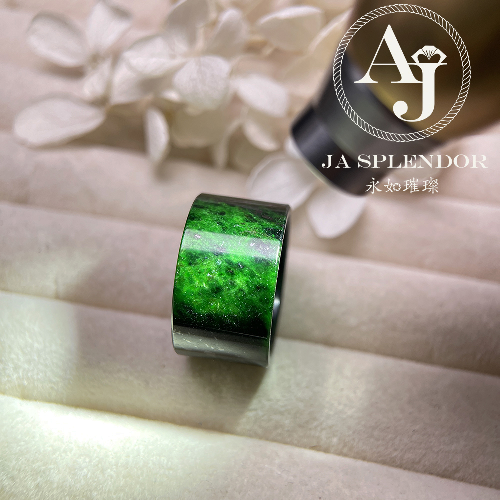 JN-2675 天然翡翠A玉 特色黑花青翡翠扳指