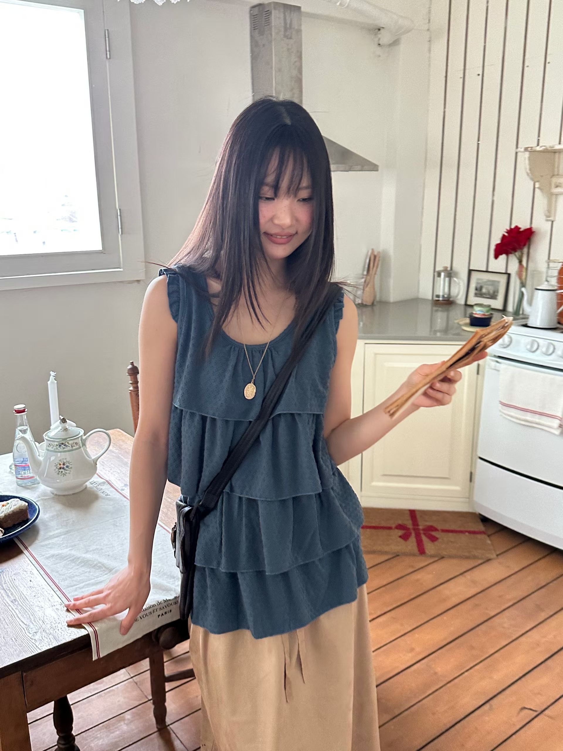 cancan embossed sleeveless t-shirt