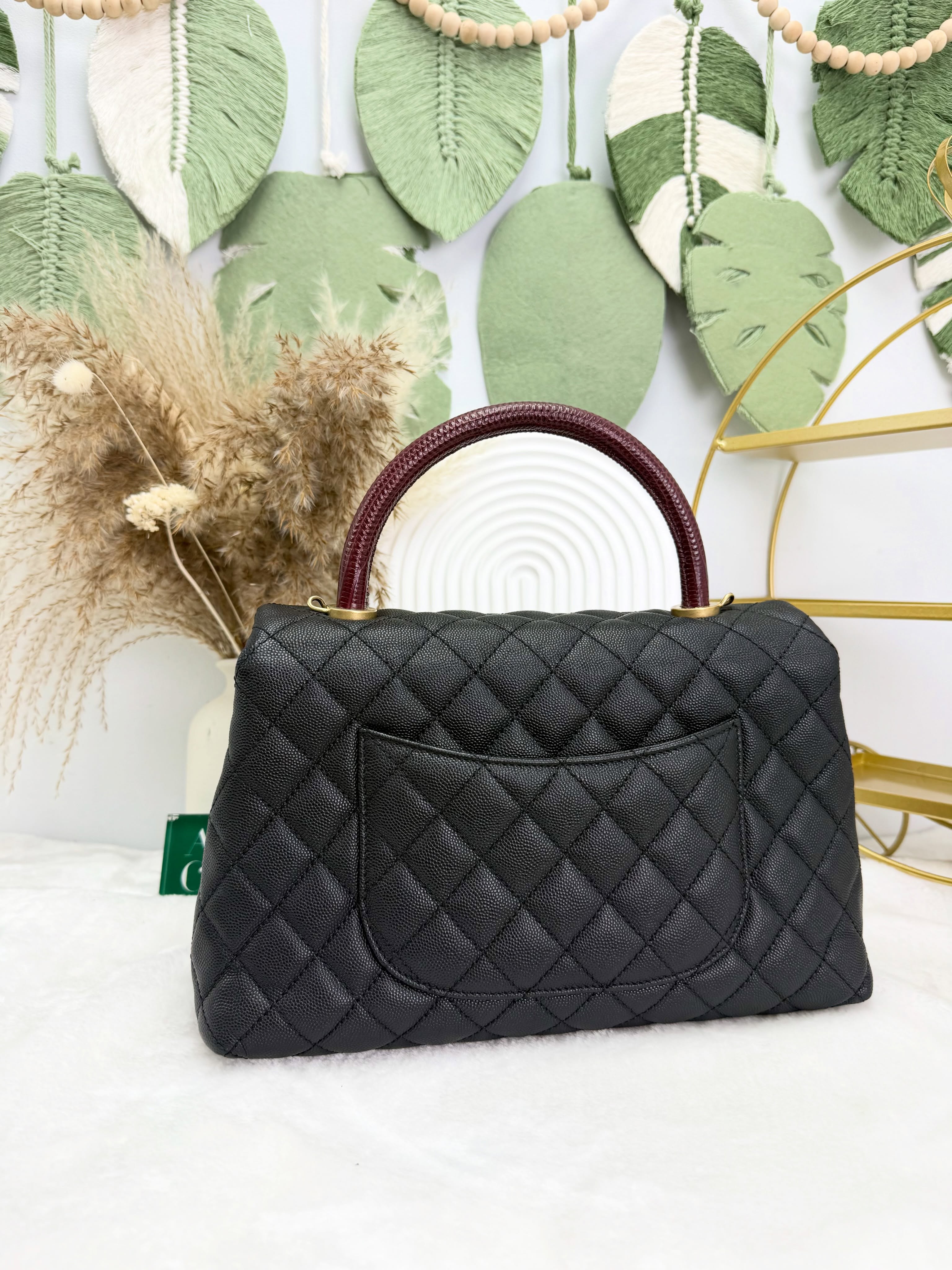 Chanel👜 PRE OWNED 🛍️❤️Coco Handle 紅蜥蜴手柄  黑金荔枝皮🖤24開
