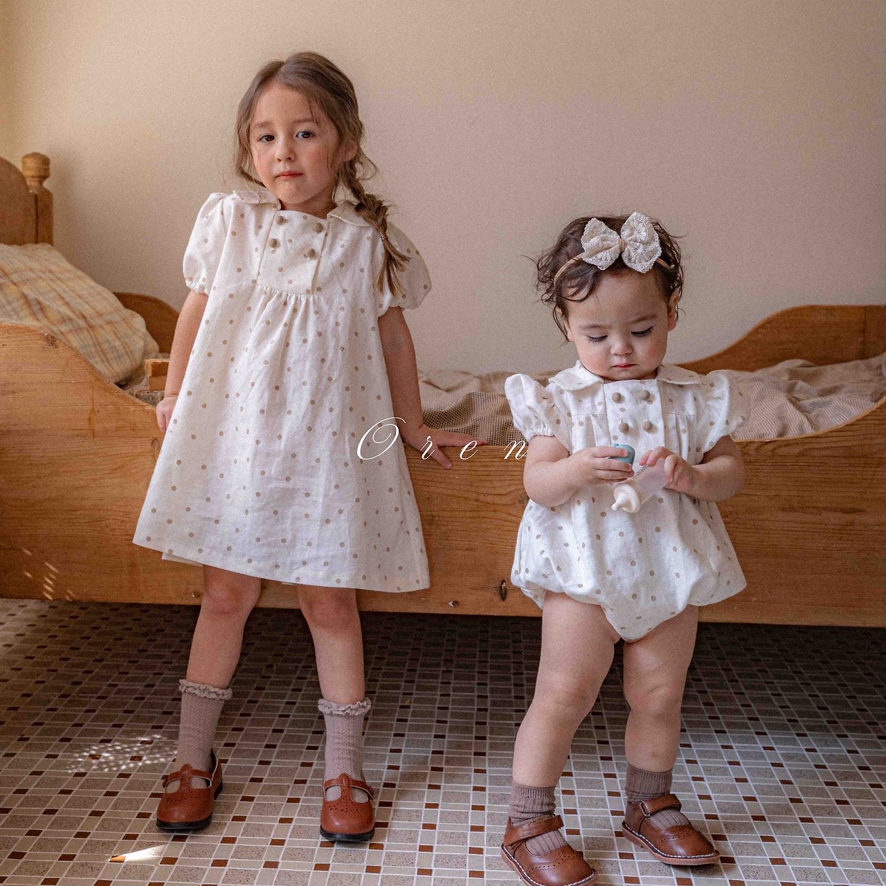 ☀️預訂 韓國直送☀️🇰🇷Oren 雙排鈕扣波點翻領亞麻混紡短袖包屁衣/連身裙/上下套裝