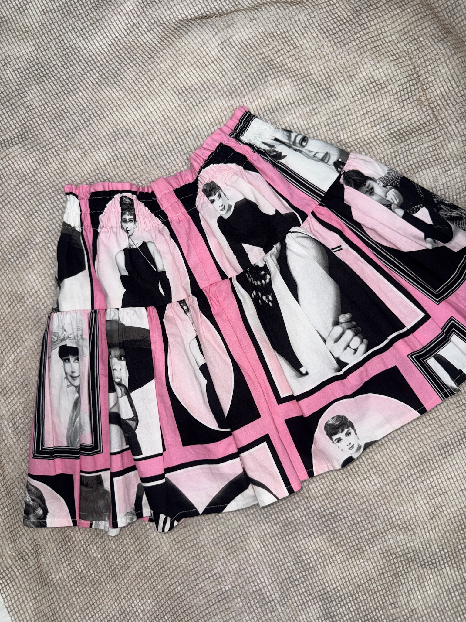 Retro Audrey Hepburn Graphic Print Mini Skirt