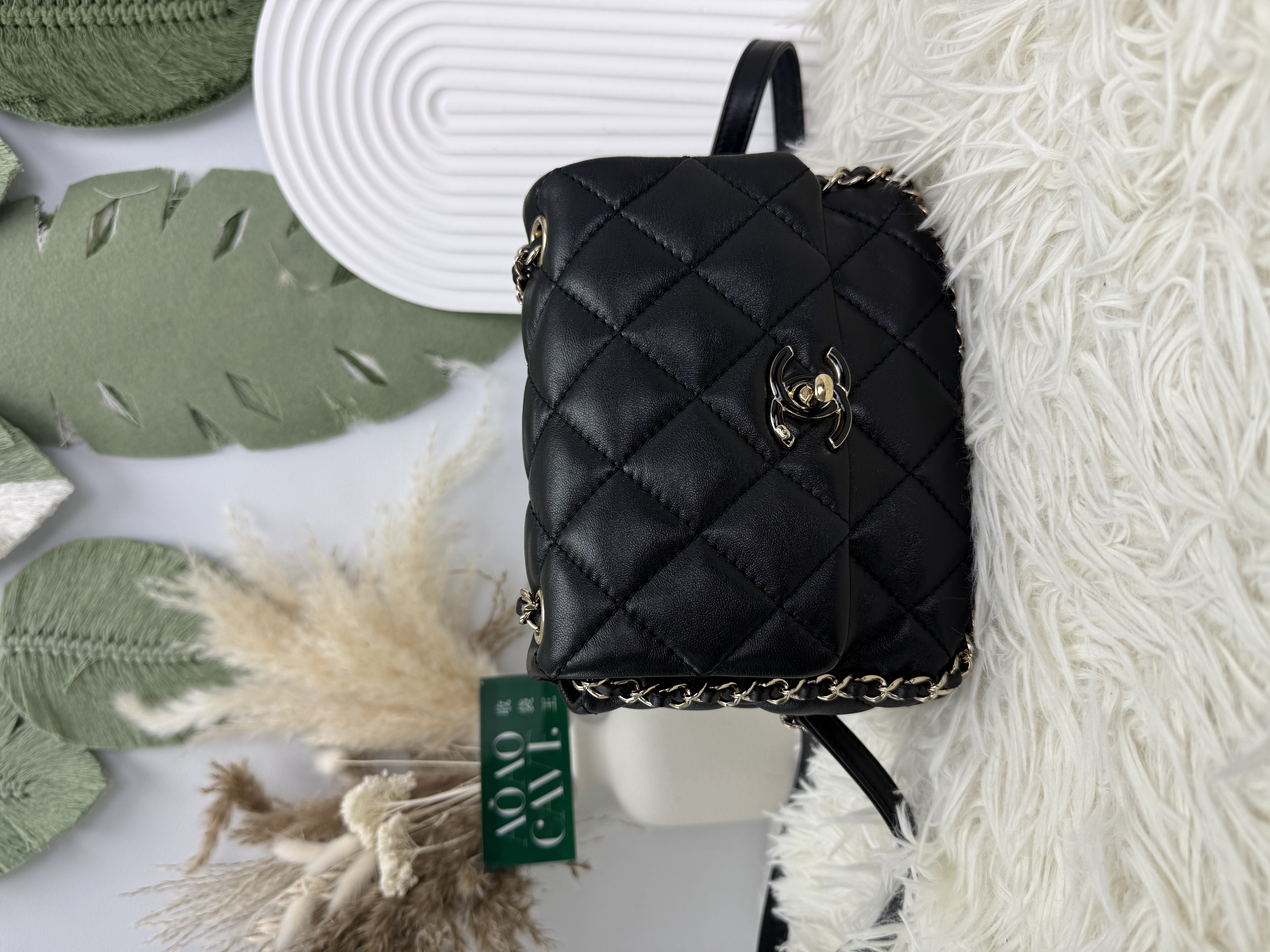 CHANEL 🤍PRE OWNED 24P 黑金羊皮琺瑯扣雙肩包 晶片款 2024年全套有單🖤