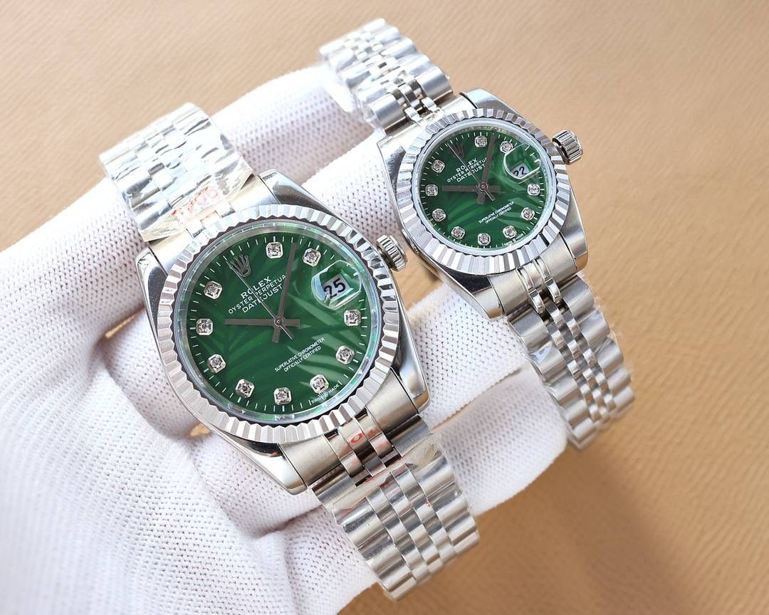 🌟🌟劳力士Rolex日志型系列，情侣对表👫，瑞士机质量100%超强防水夜光蓝宝石玻璃背透设计，搭载原装进口8215全自动机芯,女6T51机芯，直径36mmx10.5mm。女28mm，表里如一 独具匠心！打造市场亲民价格！欢迎订购🔥顶级出品 精品不断🔥