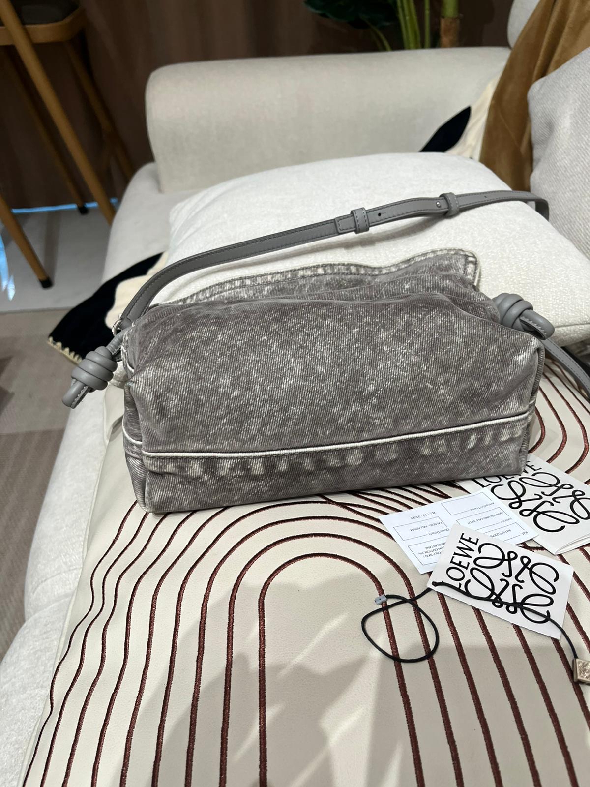 Loewe flamenco Clutch mini grey denim 特別版洗水牛仔布 100%Authentic, 95%New ✅Gift Receipt ✅Dust bag