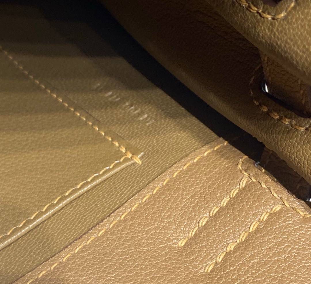 『威马犬米色·金』 ‘’Kᴇʟʟʏ ᴅᴀɴsᴇ • Evercolor 🎀 时尚圈就是一个圆！ 最厉害的就是六种背法： 斜背、侧背、肩背、腰包、背包、手包 集美们一定要安排起来‼️ 22Cm