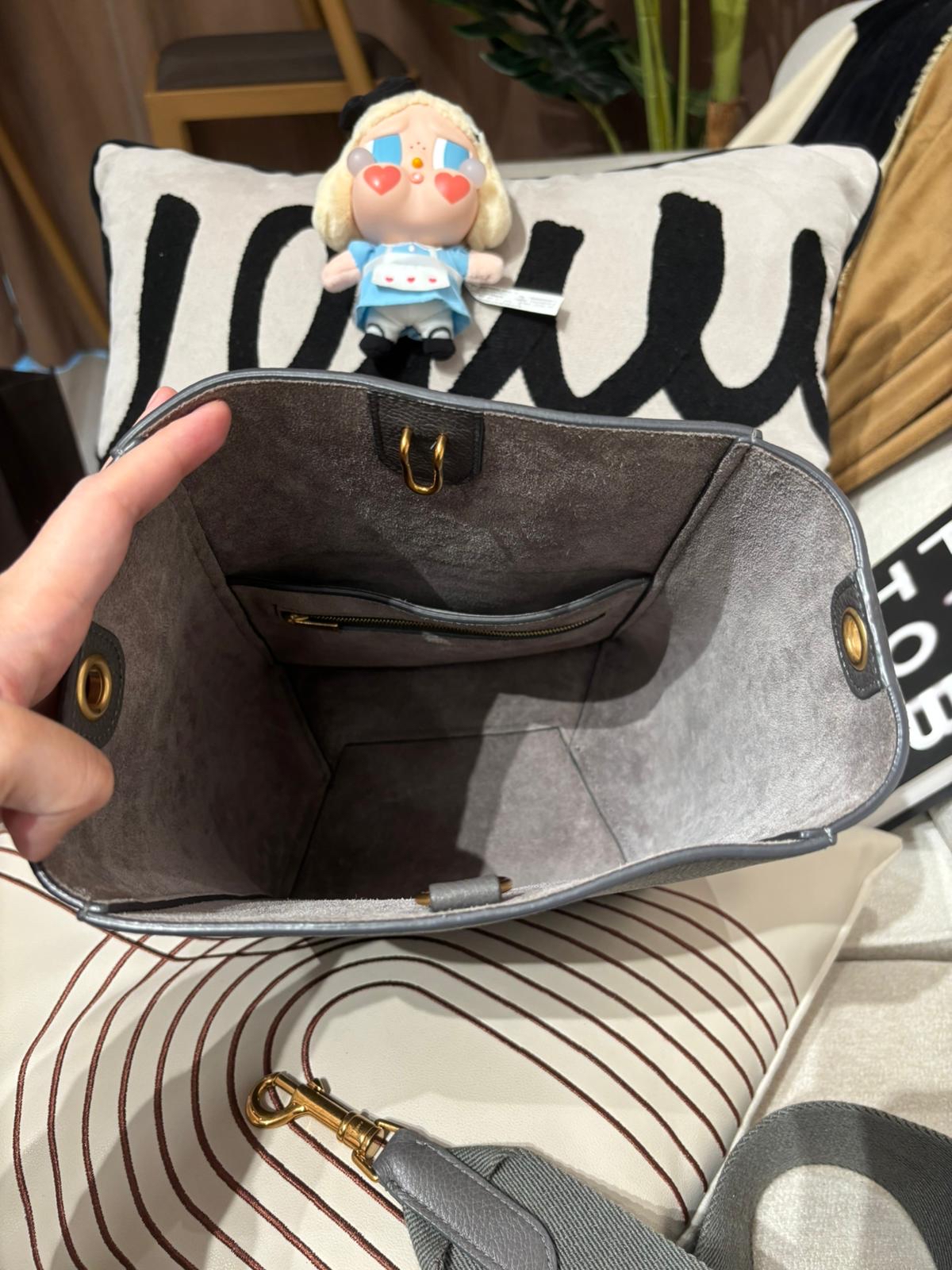 Celine sangle small 灰色牛皮水桶袋 new logo 100%Authentic,99%new ✅Tap✅dust bag 